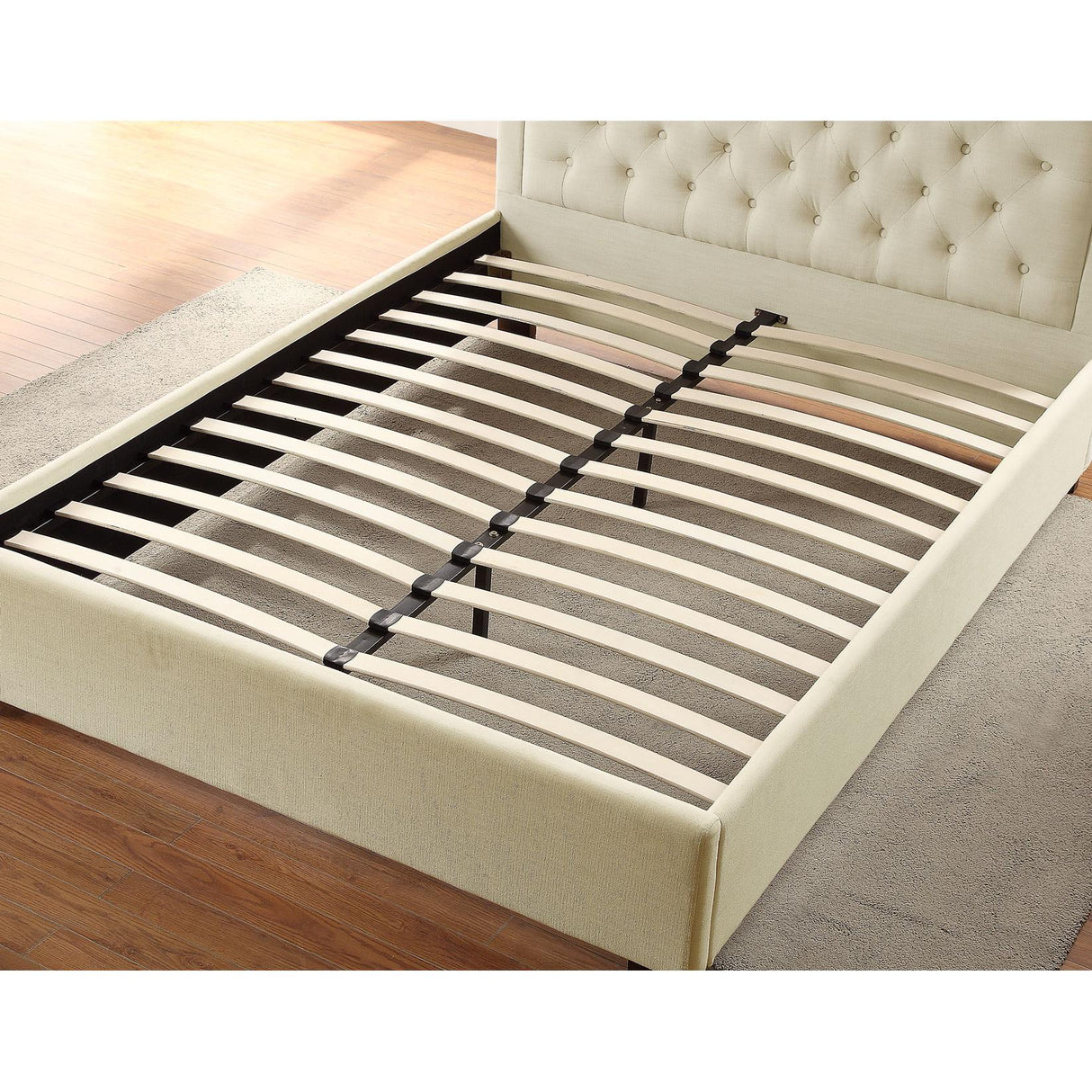 Steve Silver Furniture Isadora ID890KBEDW King Platform Bed - White IMAGE 3