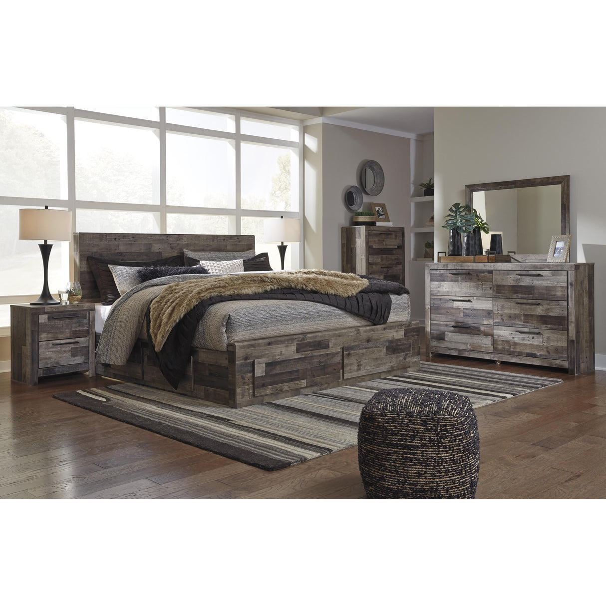 Benchcraft Derekson B200B19 King Panel Bed with 4 Storage Drawers IMAGE 4
