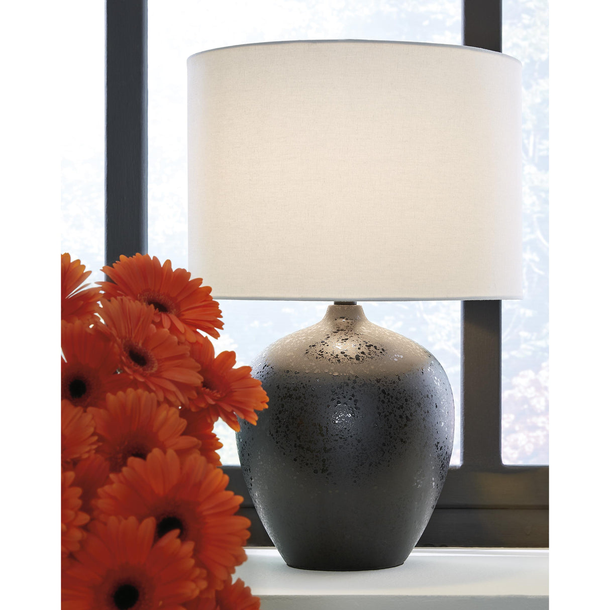 Signature Design by Ashley Ladstow L123894 Ceramic Table Lamp IMAGE 2