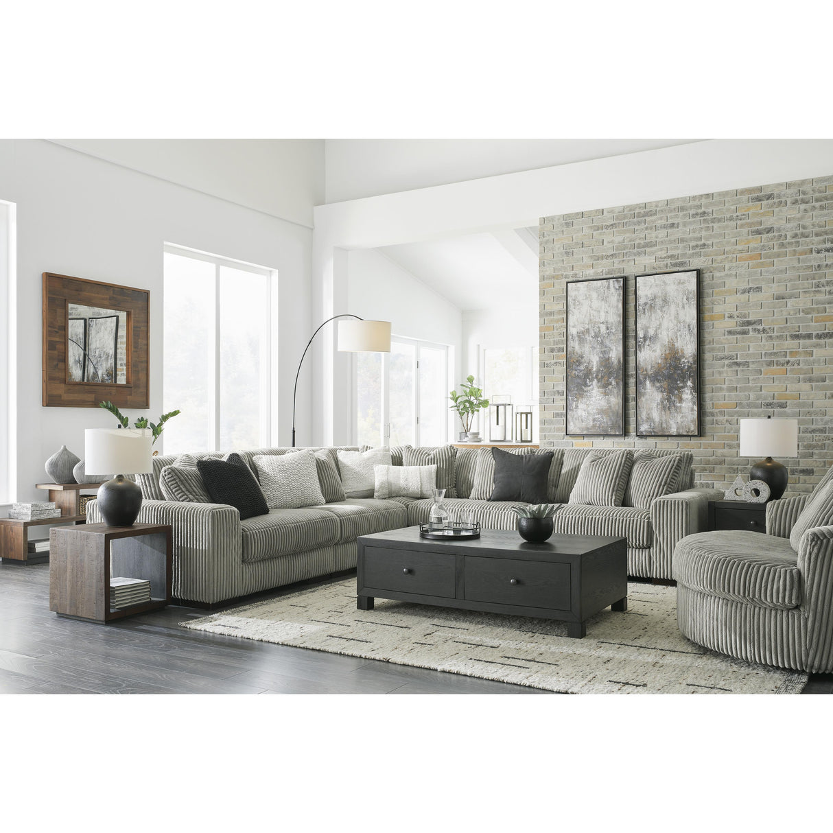 Signature Design by Ashley Lindyn 2110521 Oversized Swivel Accent Chair IMAGE 7