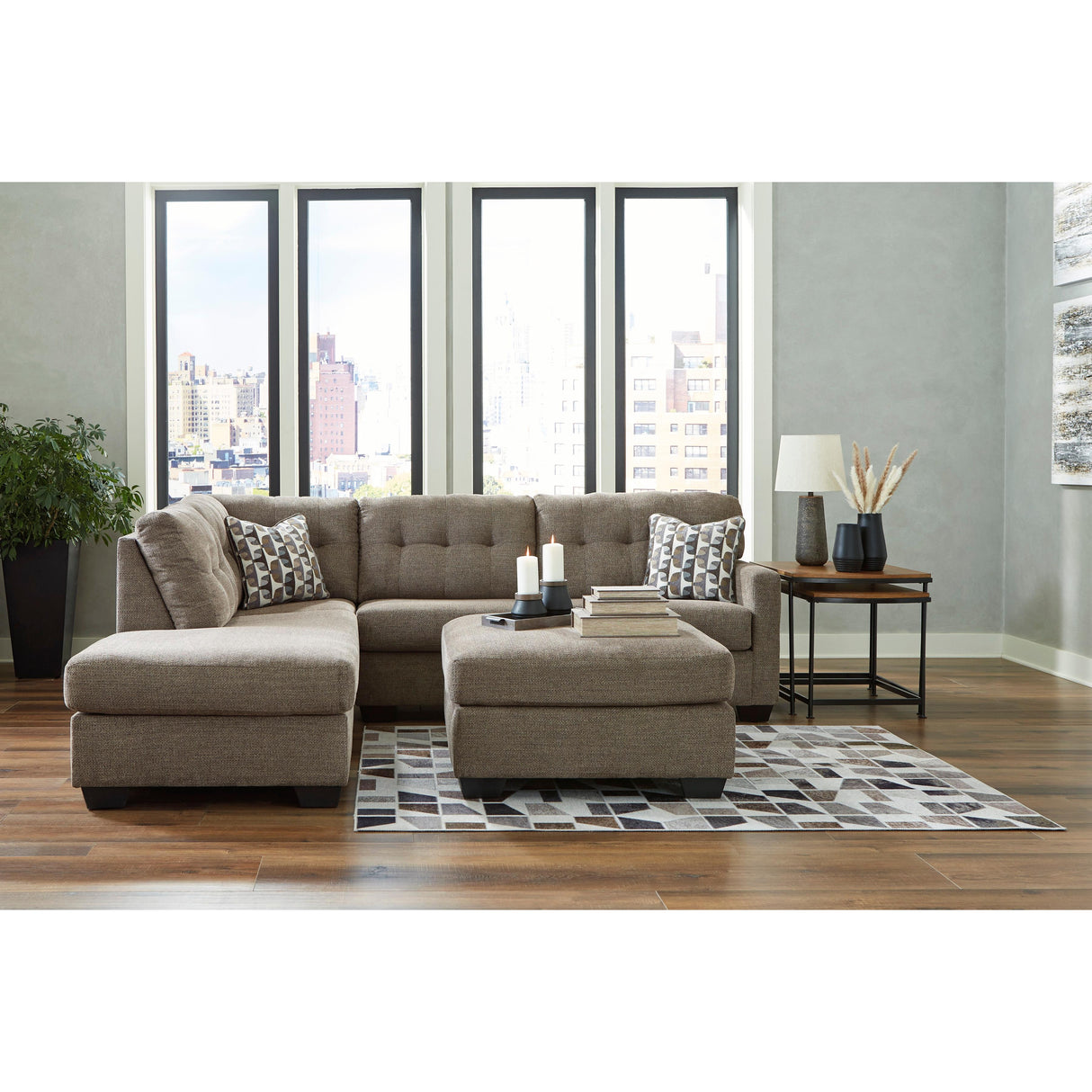 Signature Design by Ashley Mahoney 31005S3 2 pc Sleeper Sectional with Chaise IMAGE 8