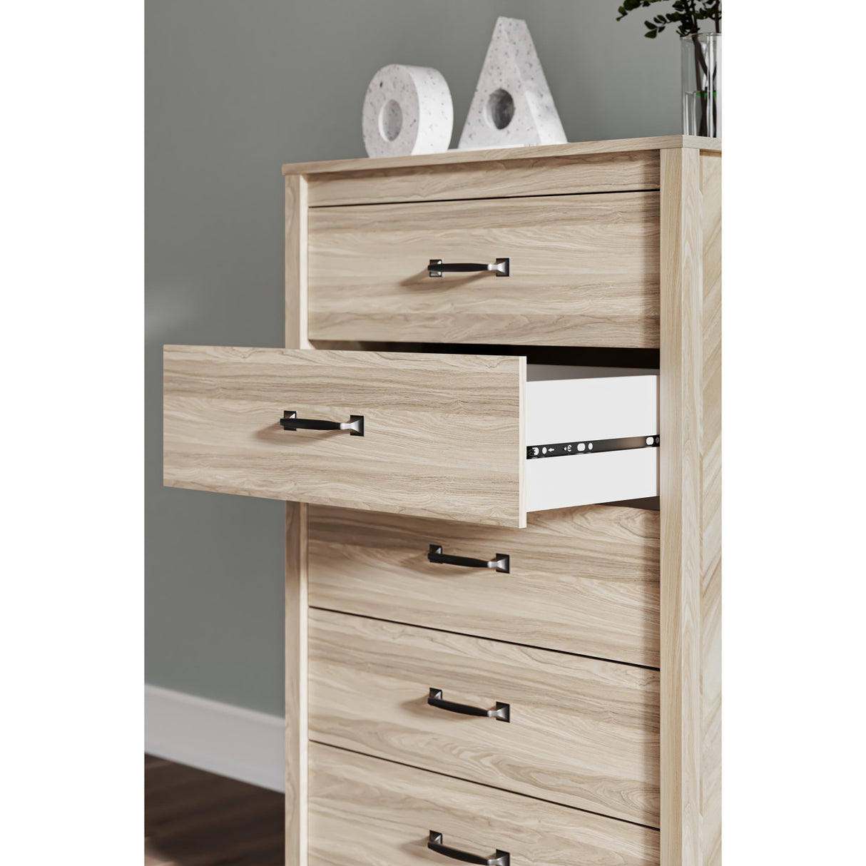 Signature Design by Ashley Battelle EB3929-245 Five Drawer Chest IMAGE 7