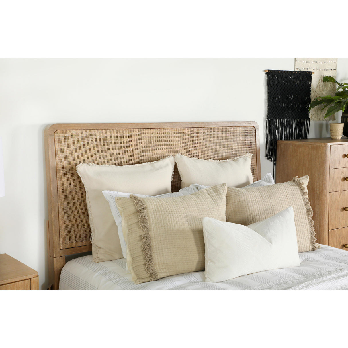 Coaster Furniture Arini 224300KE Rattan Eastern King Panel Bed - Sand Wash and Natural IMAGE 13