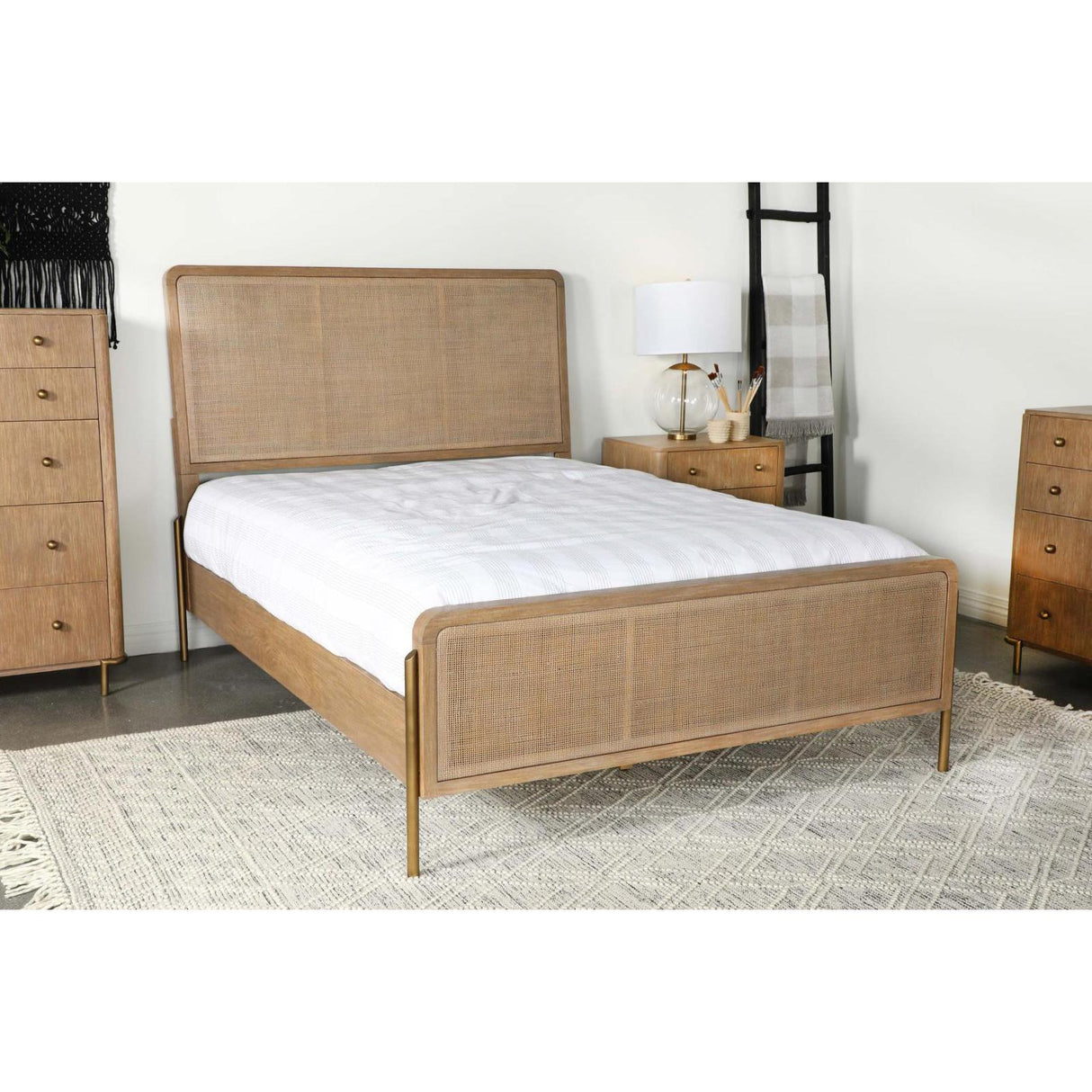 Coaster Furniture Arini 224300Q Rattan Queen Panel Bed - Sand Wash and Natural Cane IMAGE 12
