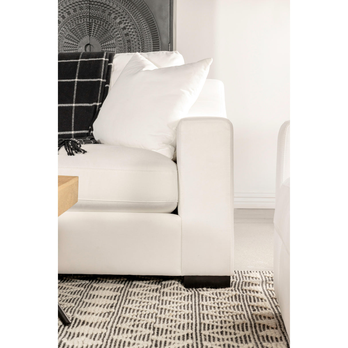 Coaster Furniture Ashlyn 509891 Upholstered Sloped Arm Sofa - White IMAGE 10