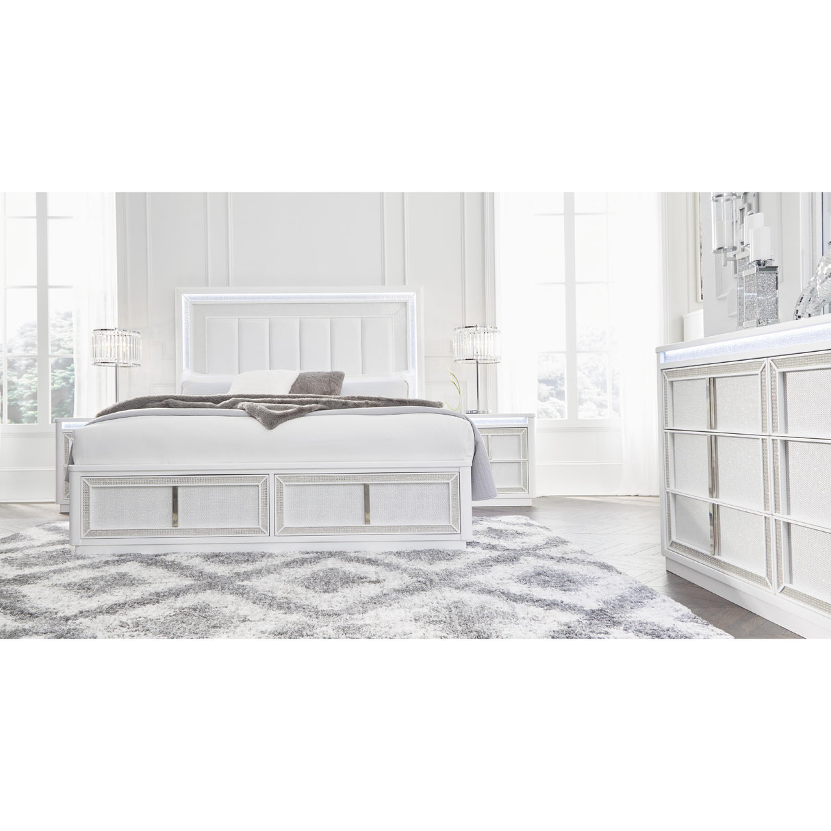 Signature Design by Ashley Chalanna B822B2 Queen Upholstered Storage Bed IMAGE 10