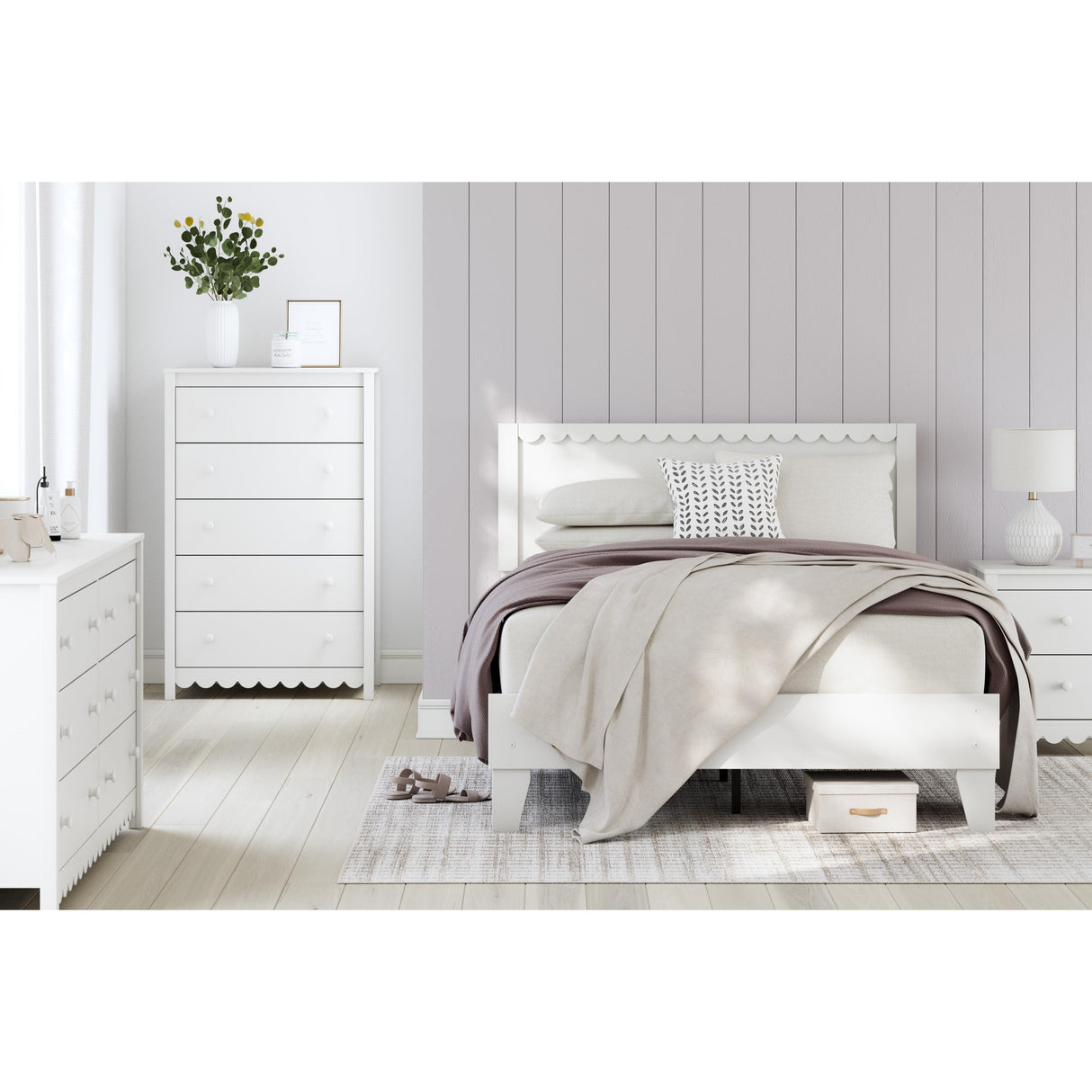Signature Design by Ashley Hallityn EB1810-231 Six Drawer Dresser IMAGE 9