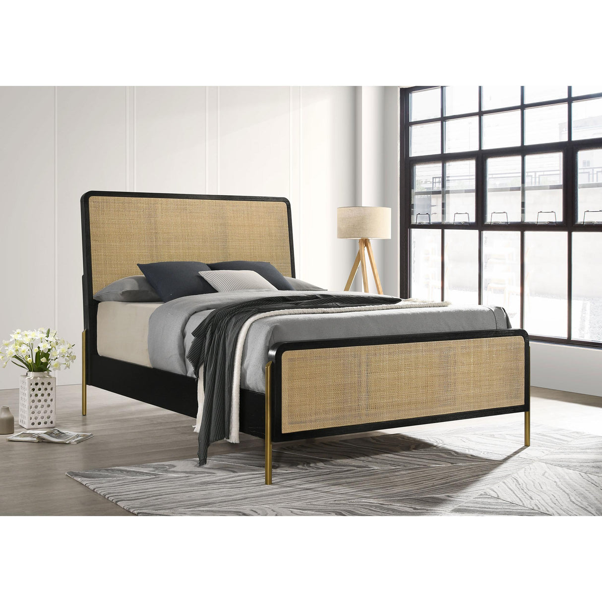 Coaster Furniture Arini 224330Q Rattan Queen Panel Bed - Black and Natural IMAGE 2