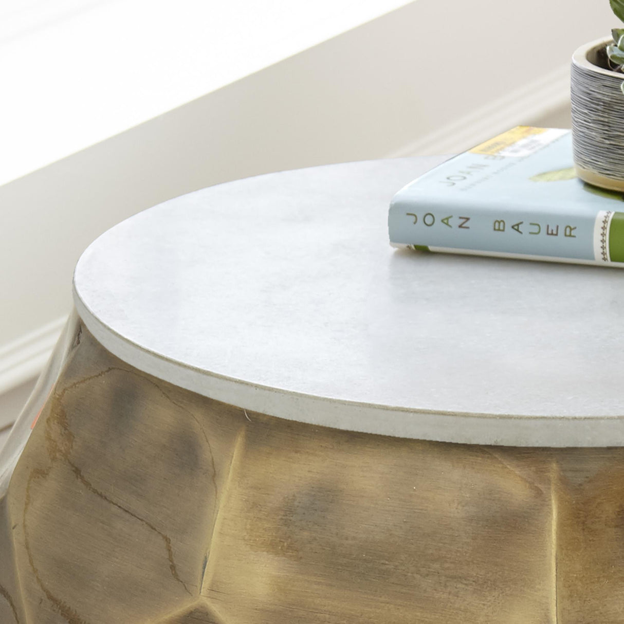 Steve Silver Furniture Stomp ST200EG Round End Table IMAGE 3