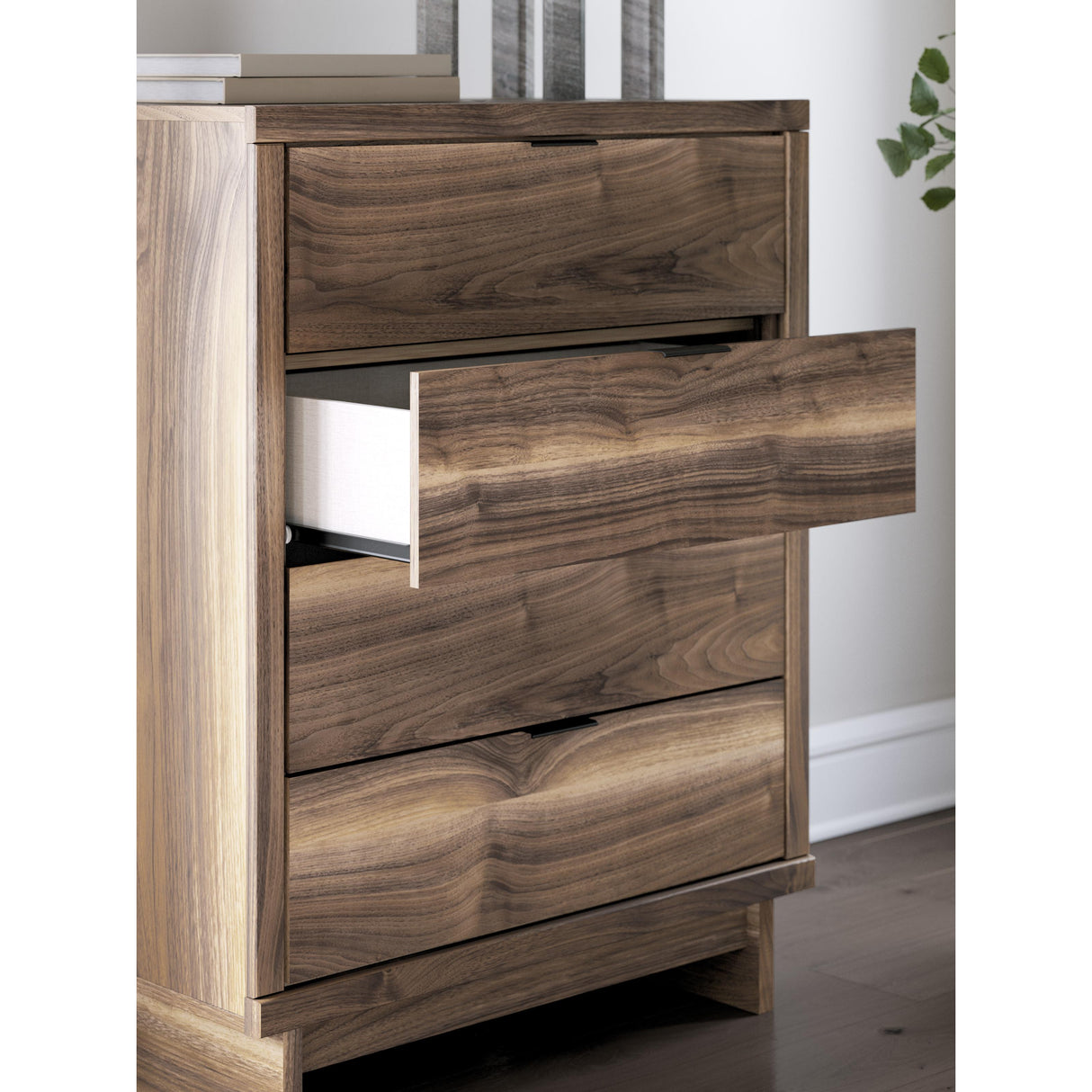 Signature Design by Ashley Chirason PCB3367-244 Four Drawer Chest IMAGE 8