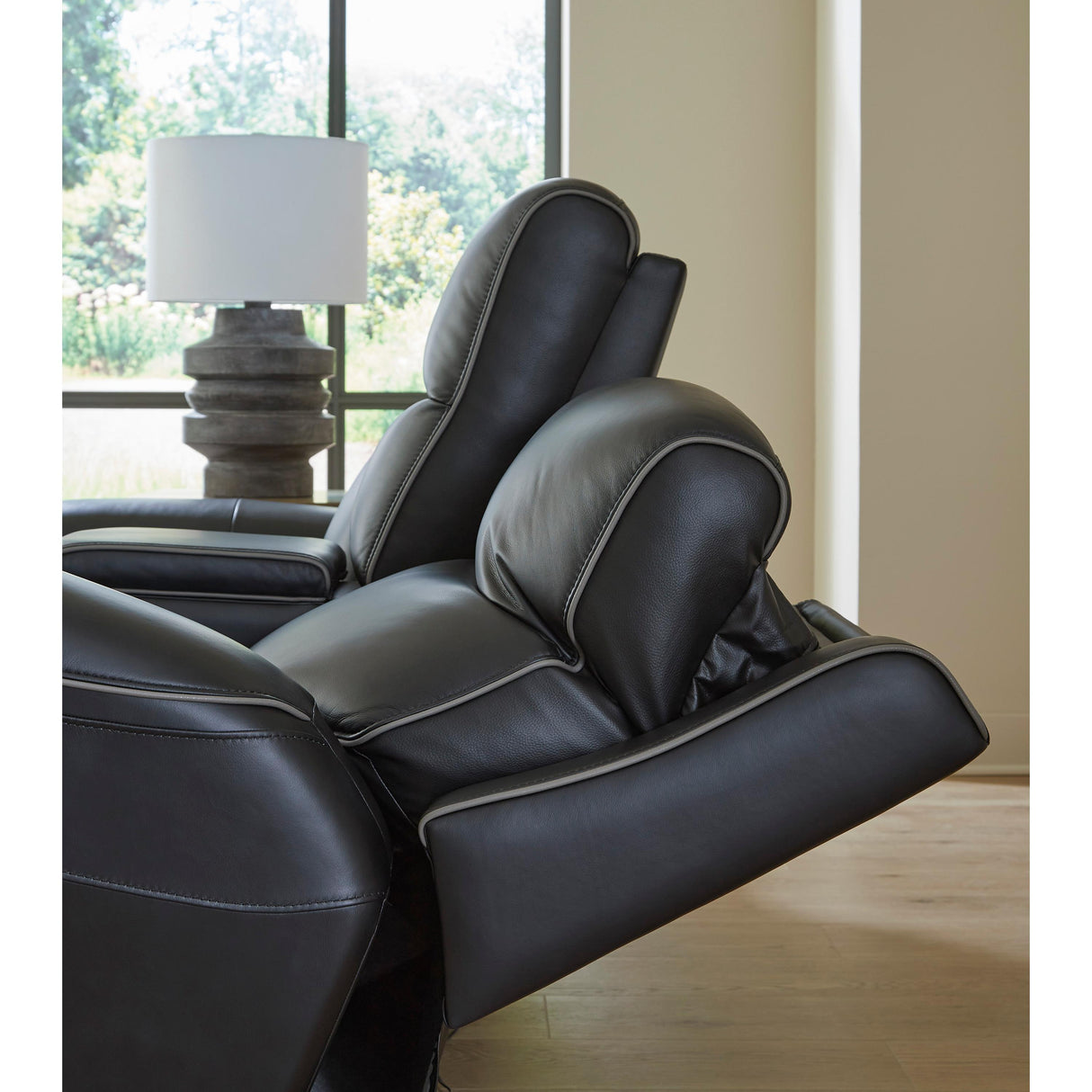 Signature Design by Ashley 5Z-Comfort PCU1090215 Power Reclining Sofa with Adjustable Headrest IMAGE 10