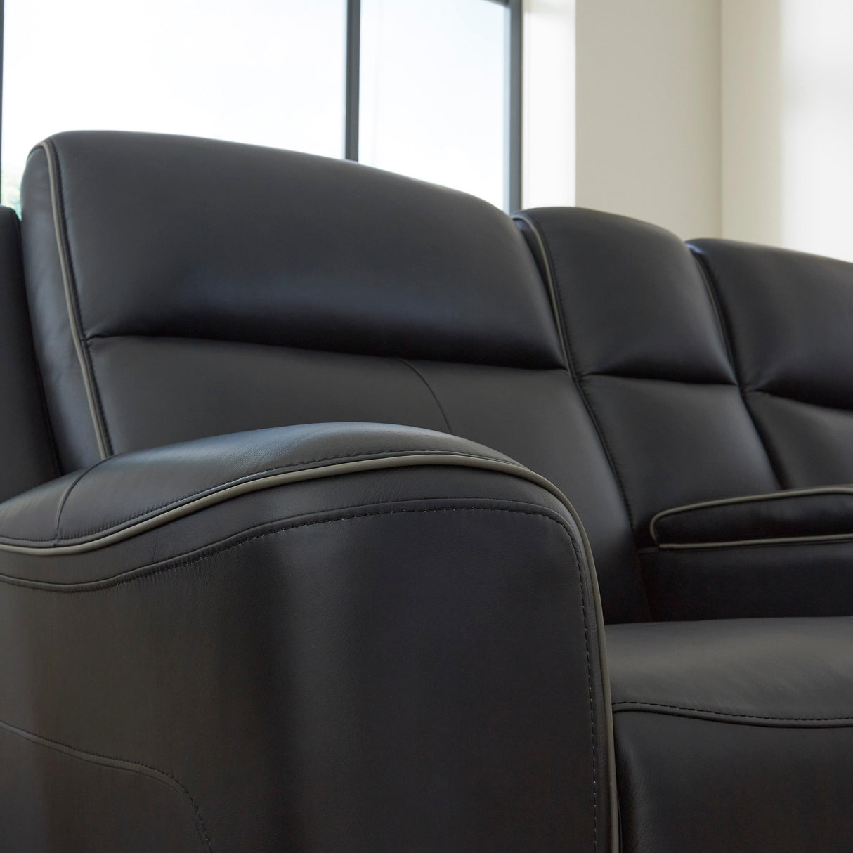 Signature Design by Ashley 5Z-Comfort PCU1090218 Power Reclining Loveseat with Console and Adjustable Headrest IMAGE 10
