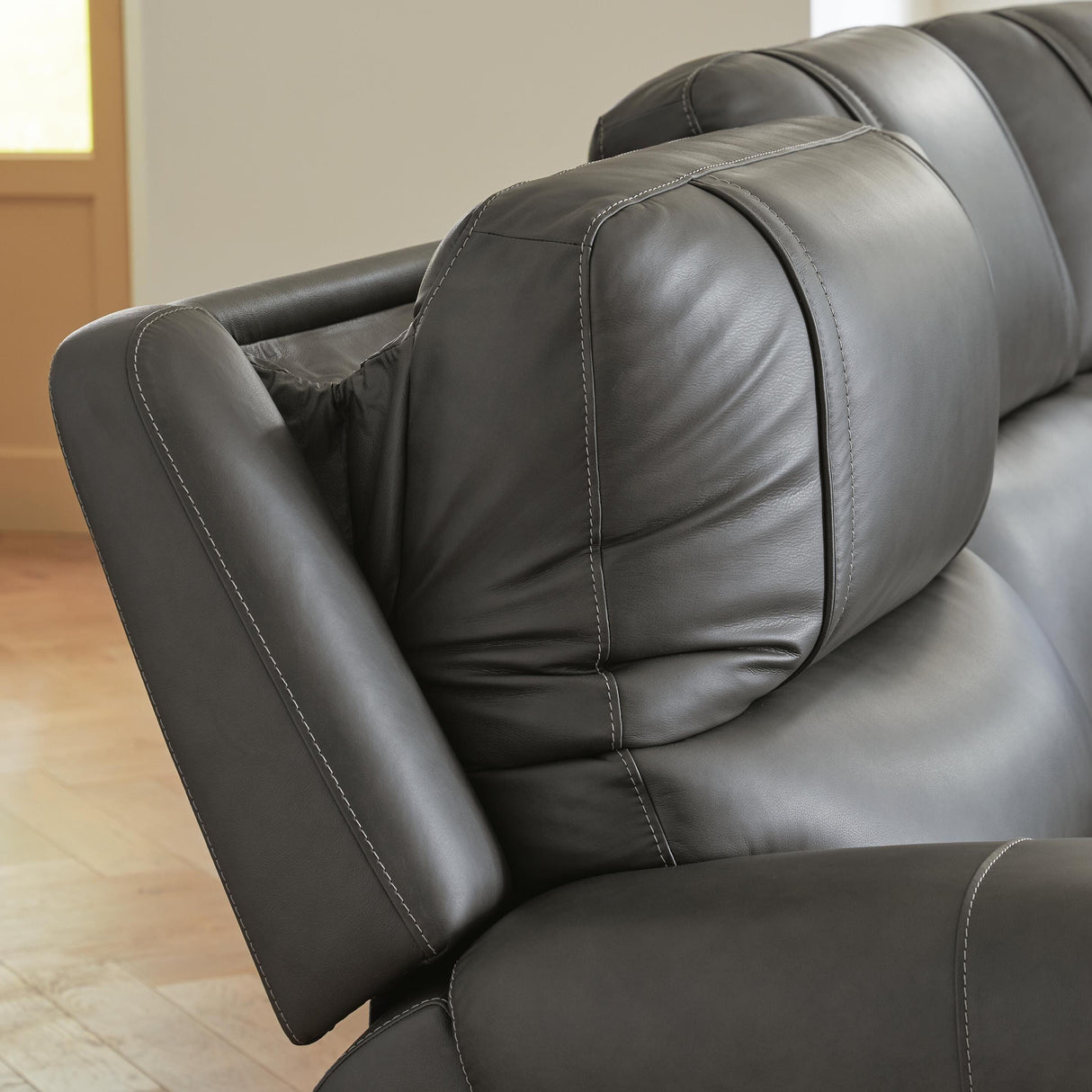 Signature Design by Ashley 5Z - Pittson PCU12600S10 7 pc Power Reclining Sectional IMAGE 2