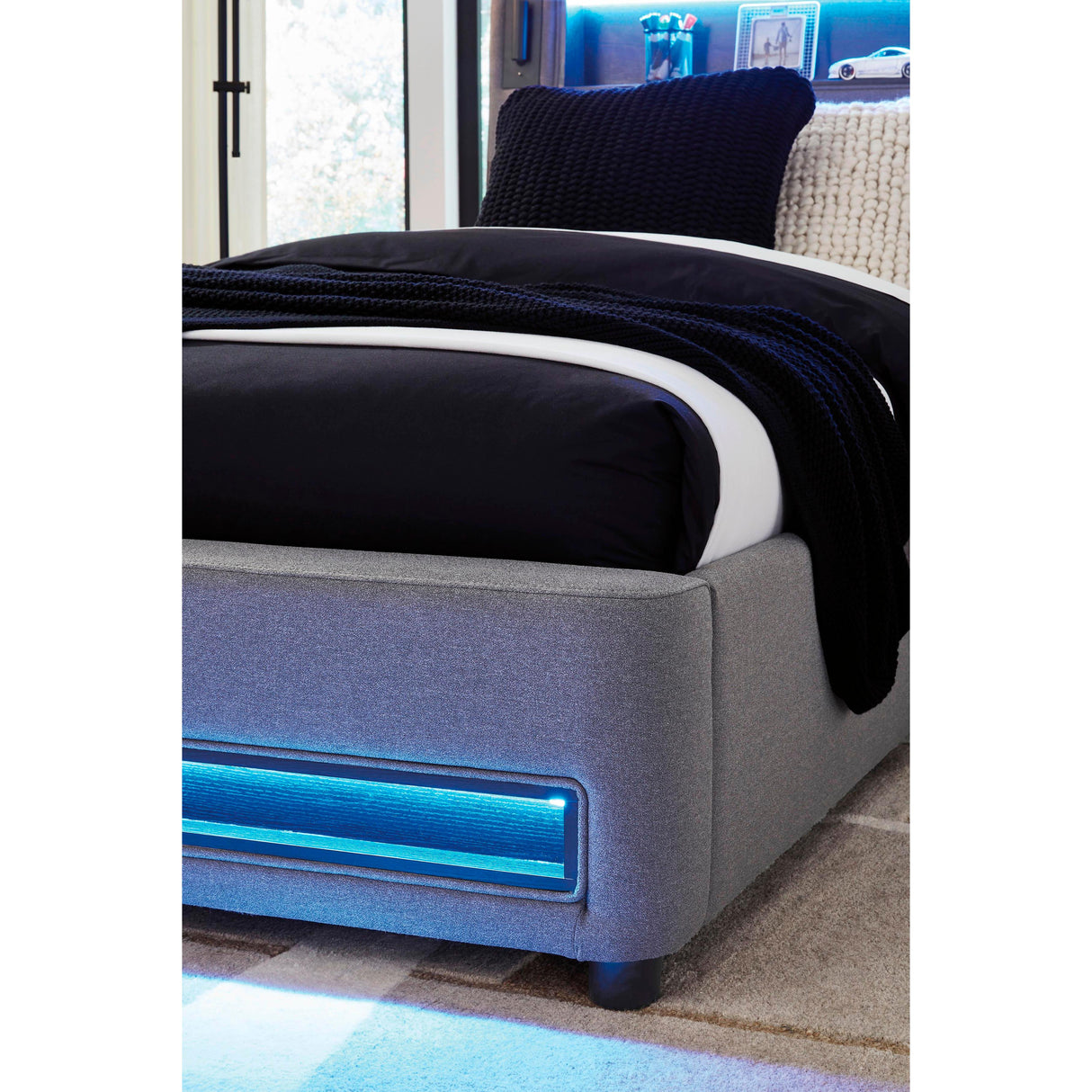 Signature Design by Ashley Verishaw PCB2721B23 Twin Upholstered Bed IMAGE 17
