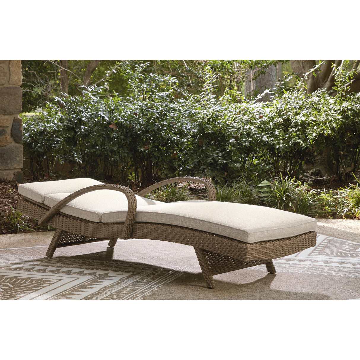Signature Design by Ashley Laguna Heights PCP790-815 Chaise Lounge with Cushion IMAGE 5