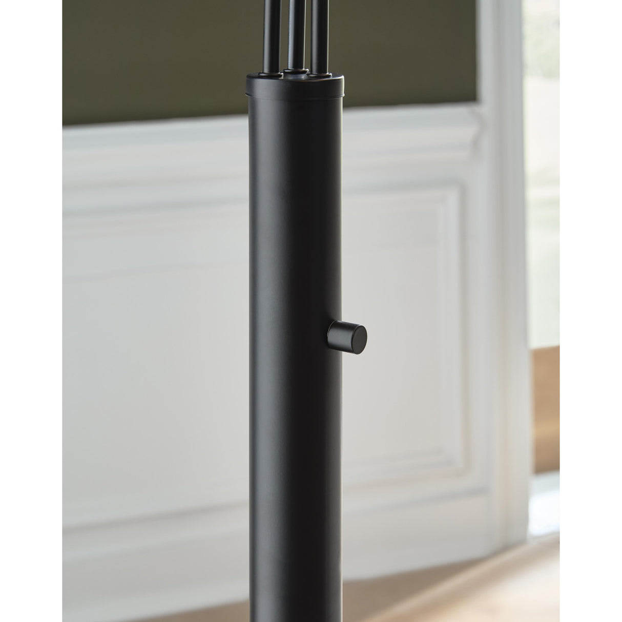 Signature Design by Ashley Gibbswellner Arc Lamp L725159 IMAGE 4