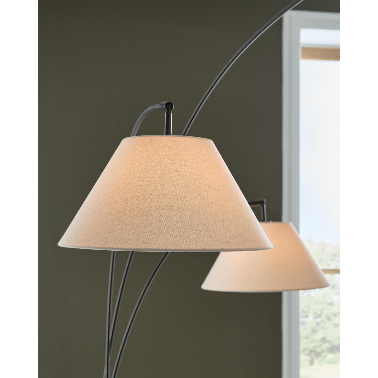 Signature Design by Ashley Gibbswellner Arc Lamp L725159 IMAGE 5