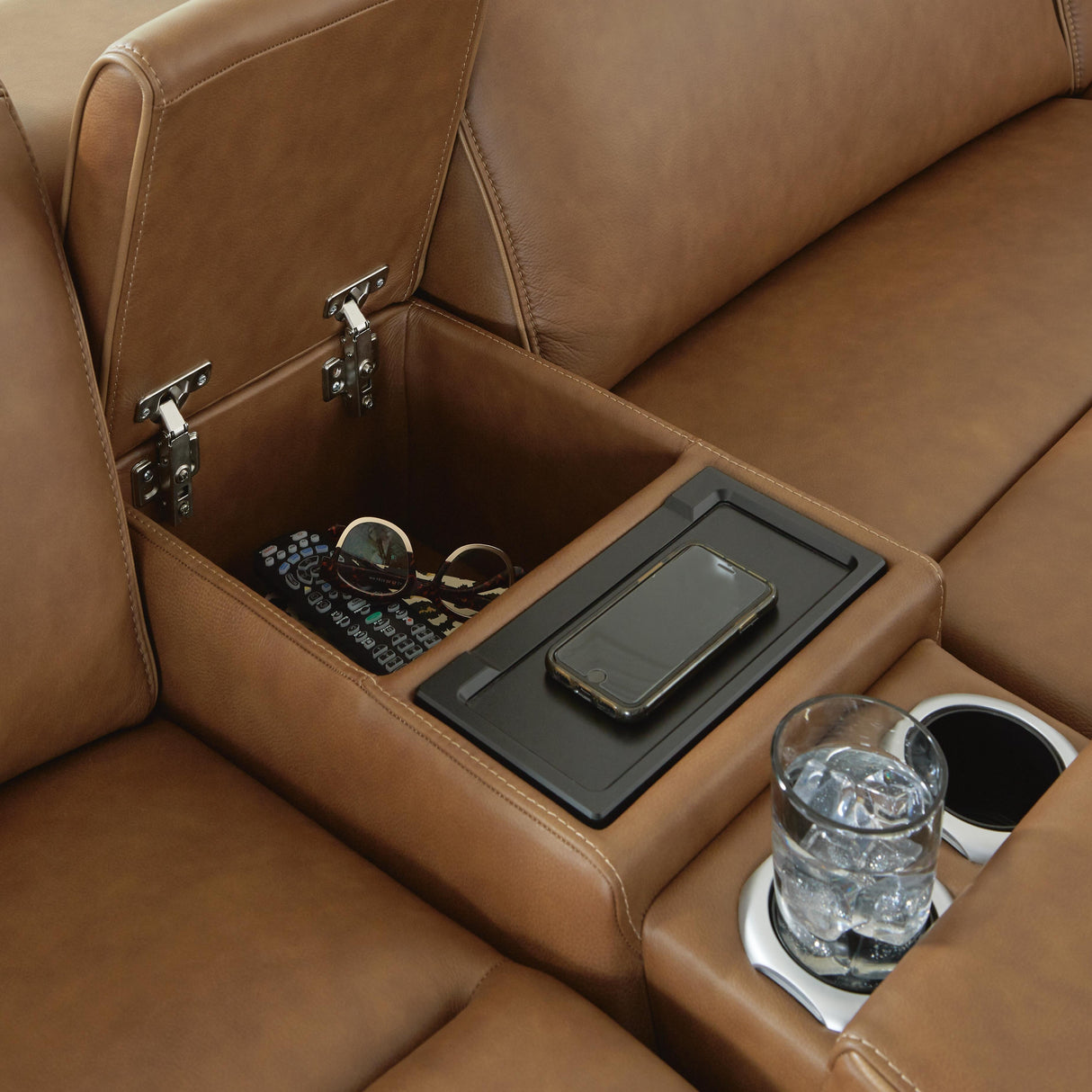Signature Design by Ashley Magic Man Power Reclining Leather Match 5 pc Sectional PCU1070046A/PCU1070057/PCU1070058/PCU1070062/PCU1070077 IMAGE 5