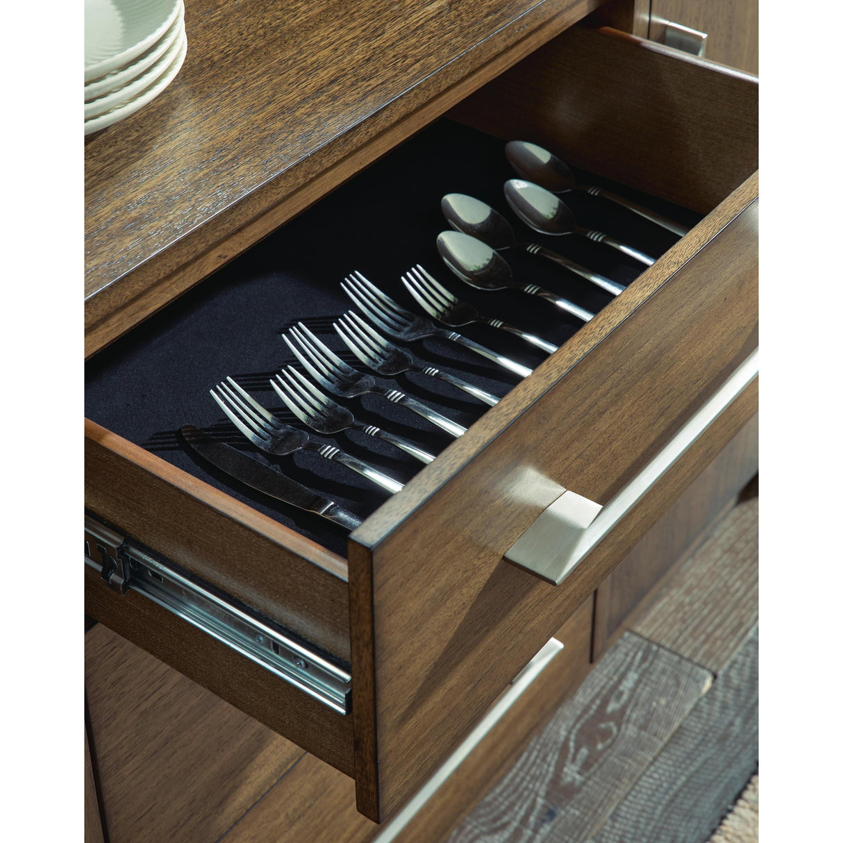 Benchcraft Marxmore D863-60 Dining Room Server IMAGE 6