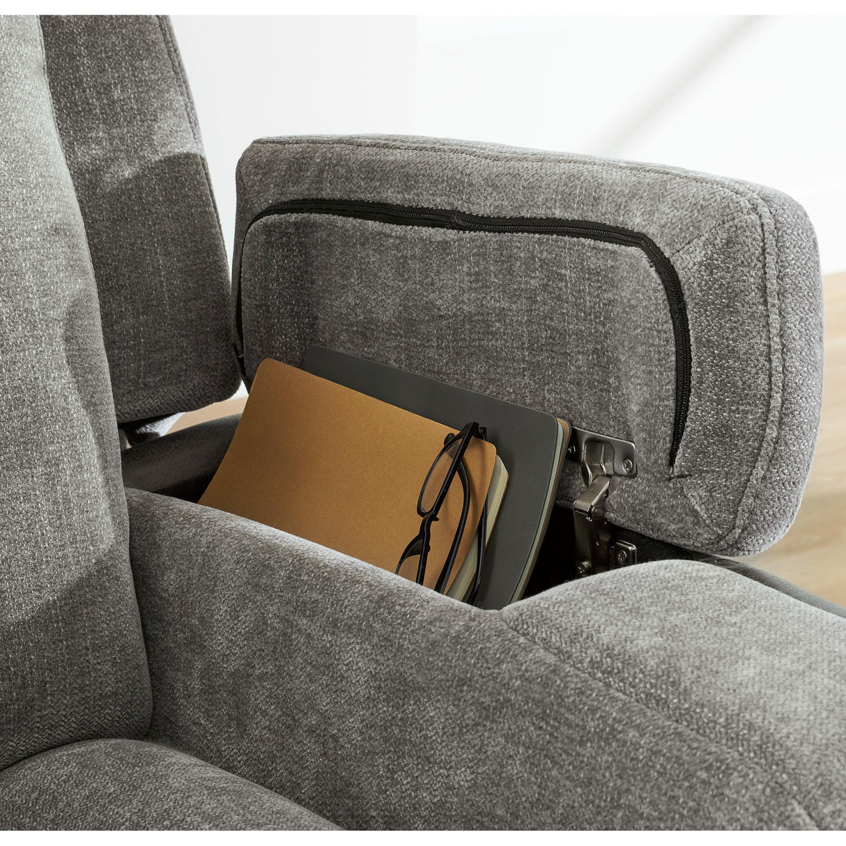 Signature Design by Ashley Mixed Motion PC8350513 Power Recliner with Adjustable Headrest IMAGE 7