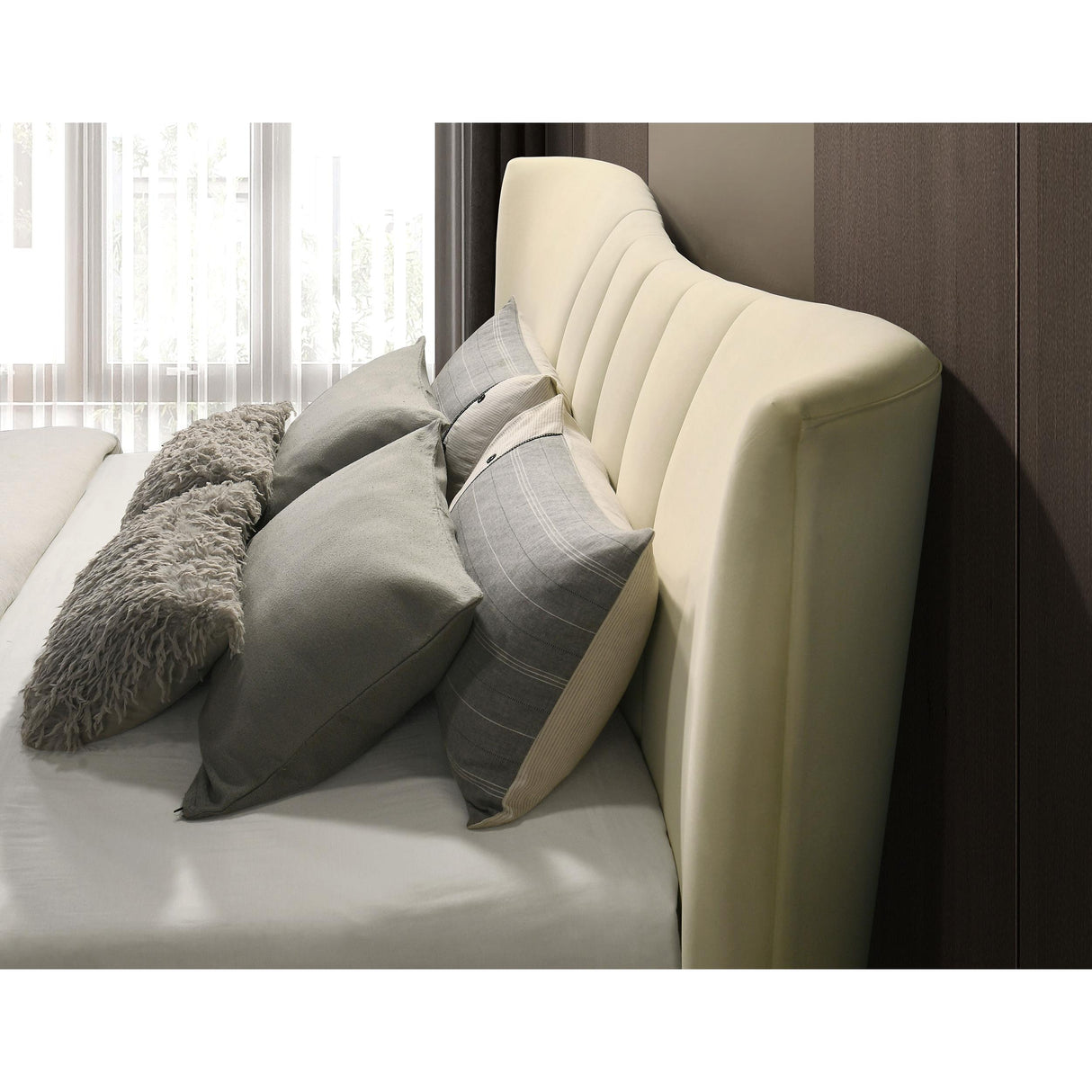 Coaster Furniture Evelyn 315956Q Upholstered Queen Panel Platform Bed - Ivory IMAGE 5