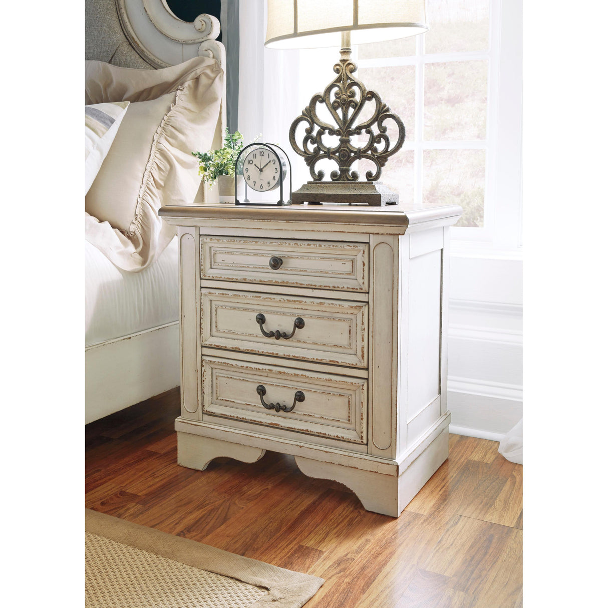  Signature Design by Ashley Realyn B743 7 pc Queen Upholstered Panel Bedroom Set IMAGE 4