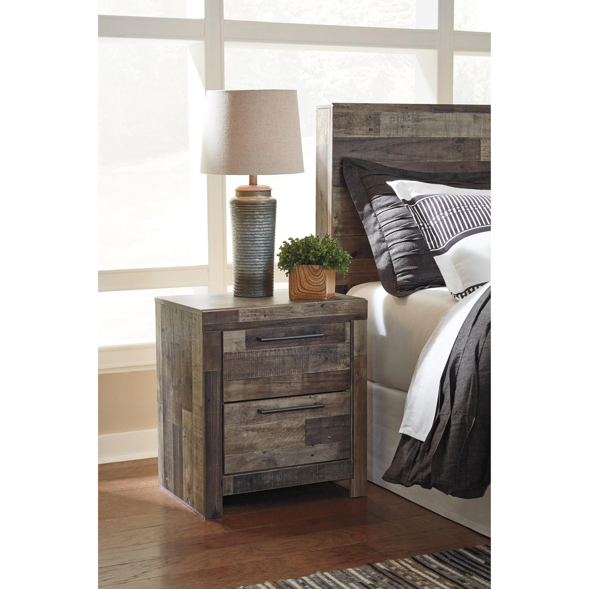  Benchcraft Derekson B200B39 6 pc Queen Panel Storage Bedroom Set IMAGE 4