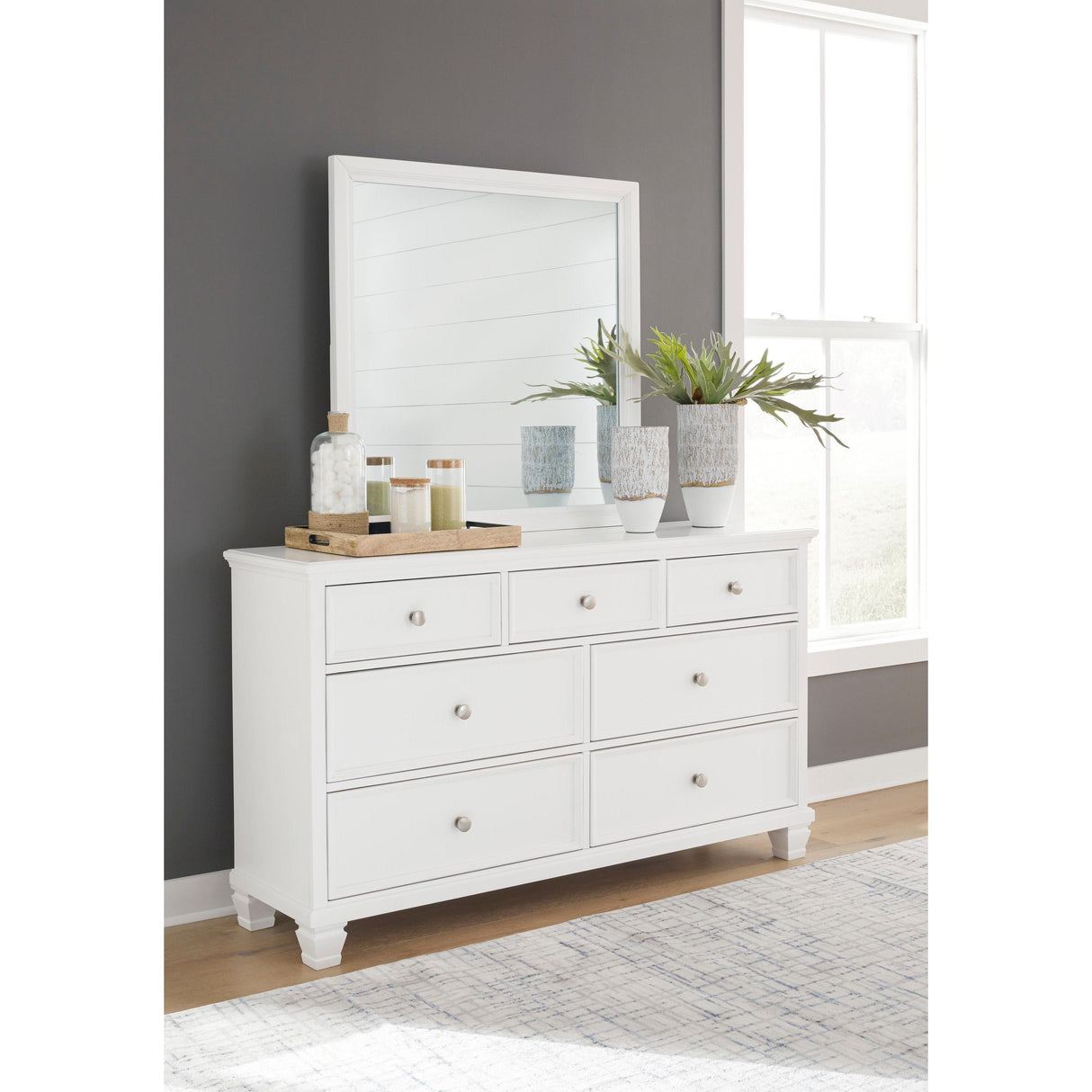  Signature Design by Ashley Fortman B680 7 pc Queen Panel Bedroom Set IMAGE 3