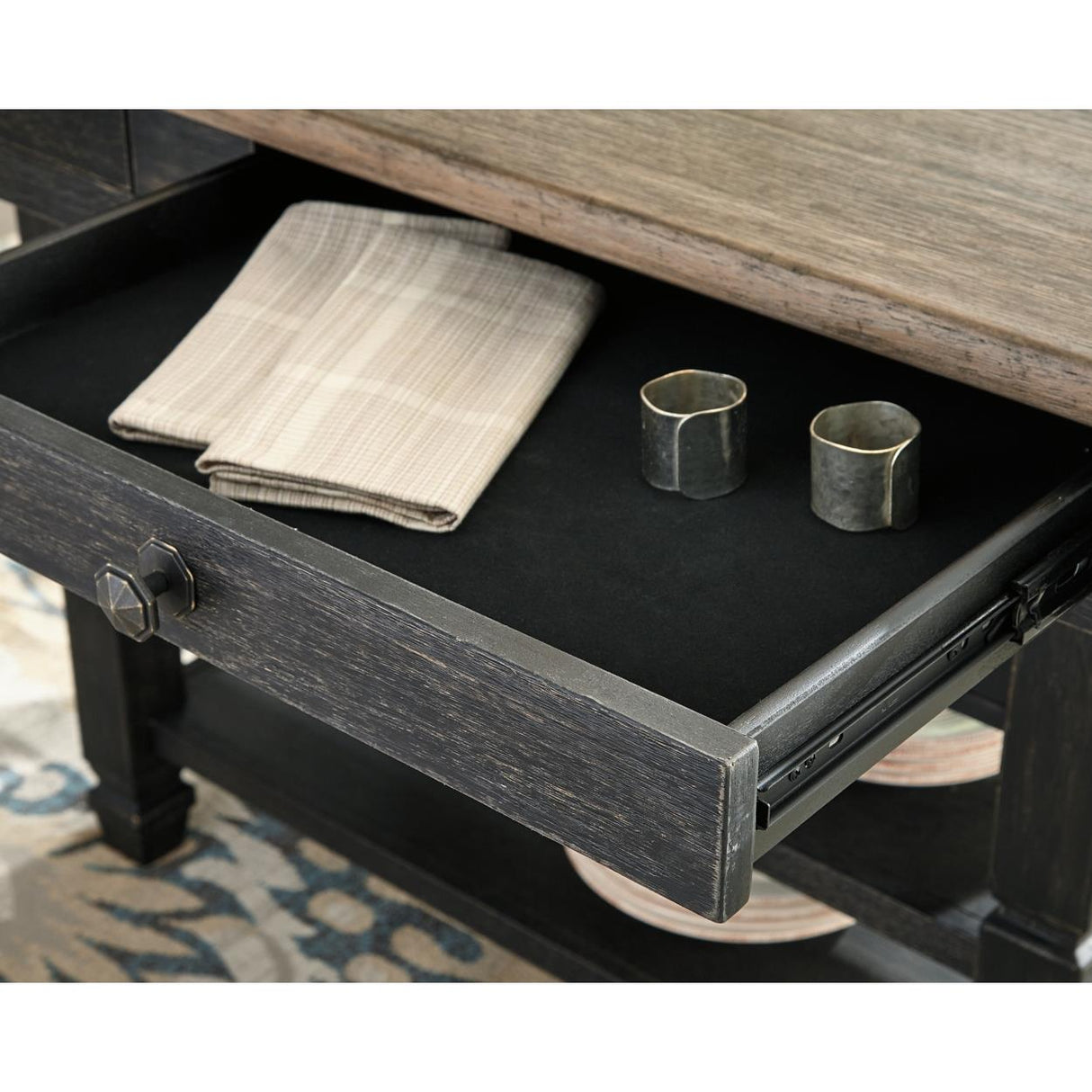  Signature Design by Ashley Tyler Creek D736D7 7 pc Dining Set IMAGE 4