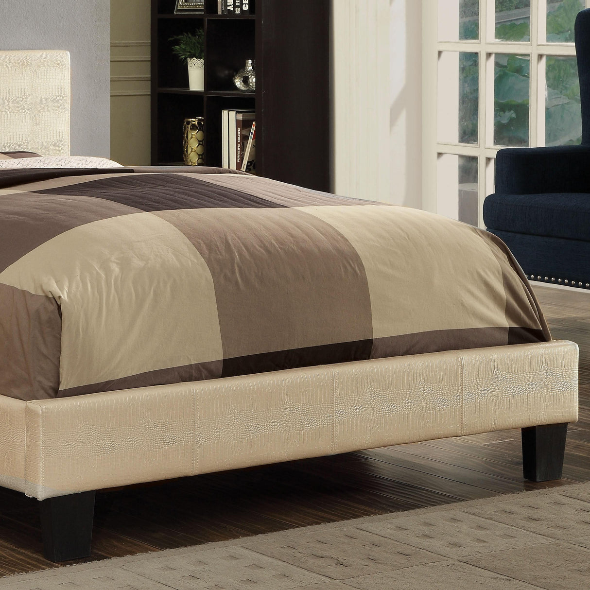  Furniture of America Wallen King Upholstered Panel Bed CM7793WH-EK-BED IMAGE 3