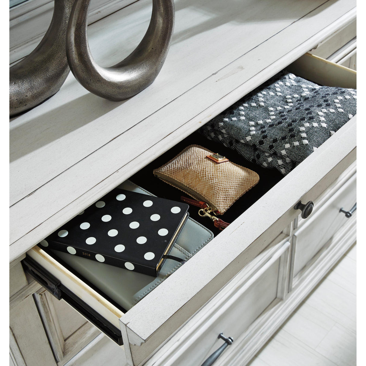  Benchcraft Kanwyn 9-Drawer Dresser B777-31 IMAGE 8