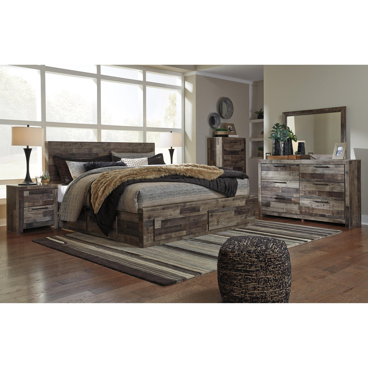  Benchcraft Derekson B200B18 Queen Panel Bed with 4 Storage Drawers IMAGE 7