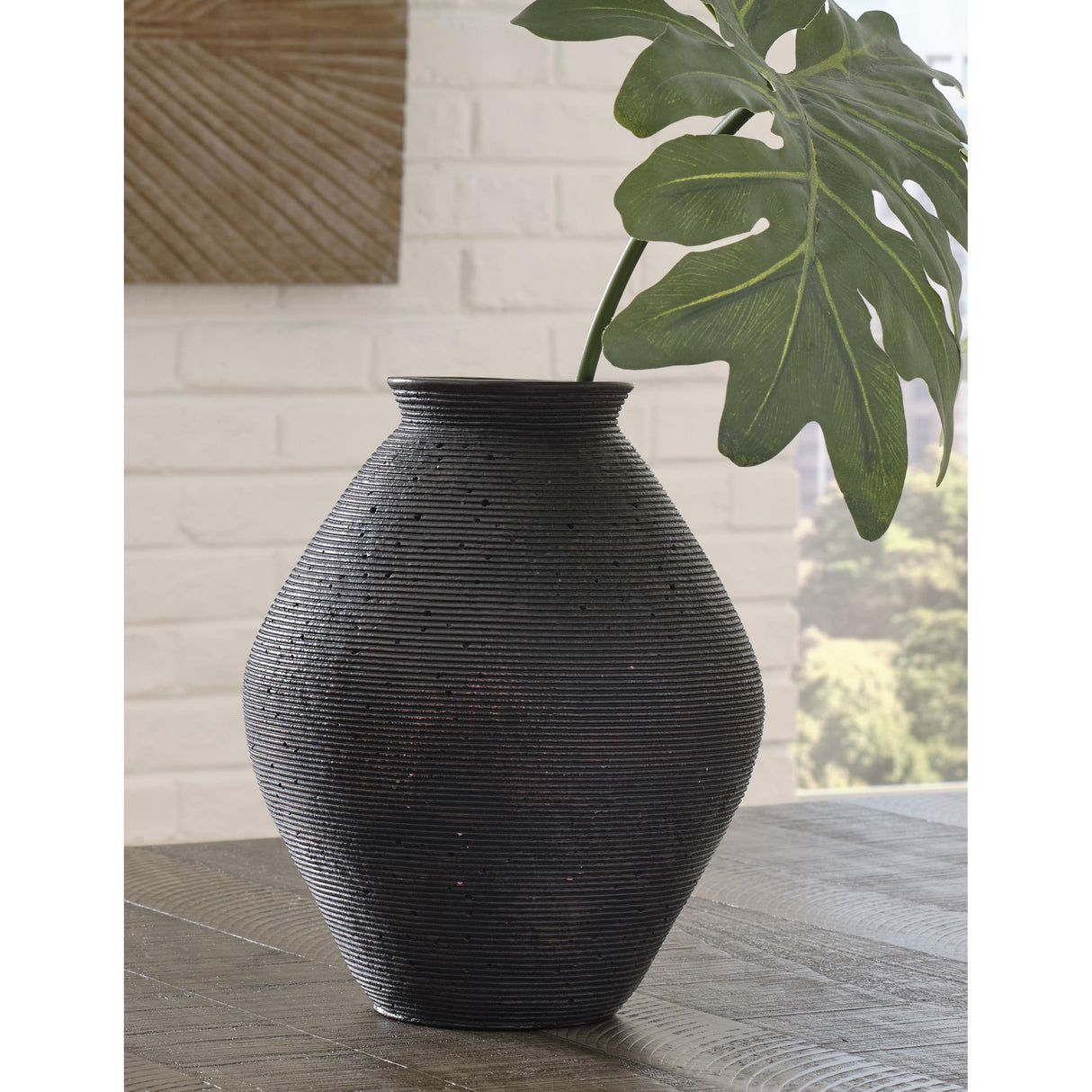  Signature Design by Ashley Hannela A2000511 Vase IMAGE 2