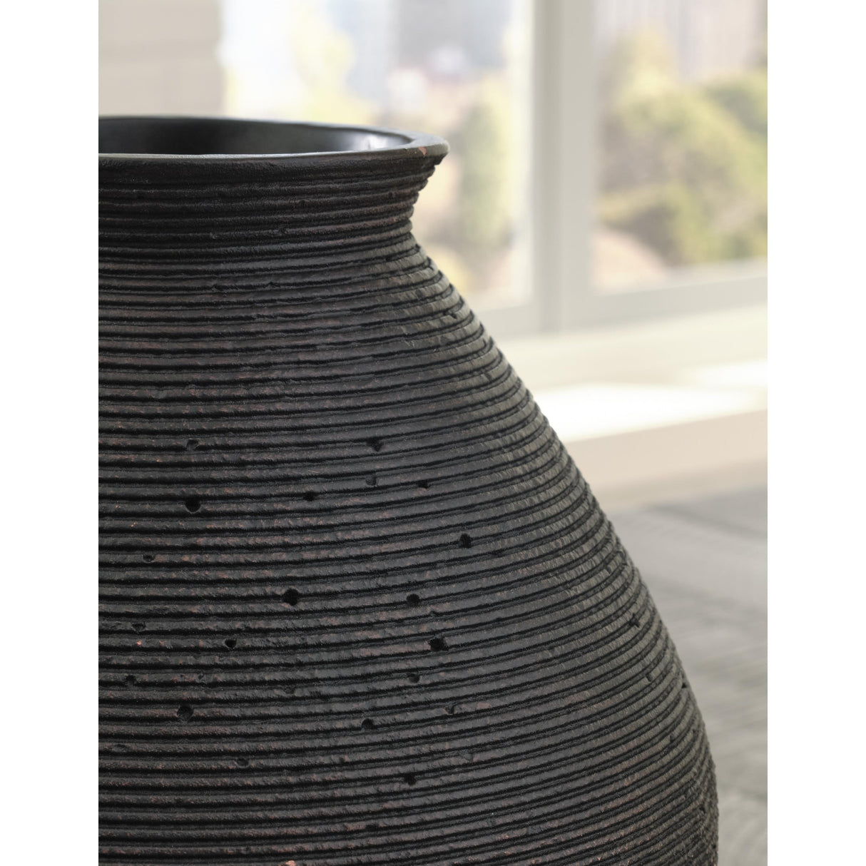  Signature Design by Ashley Hannela A2000511 Vase IMAGE 3