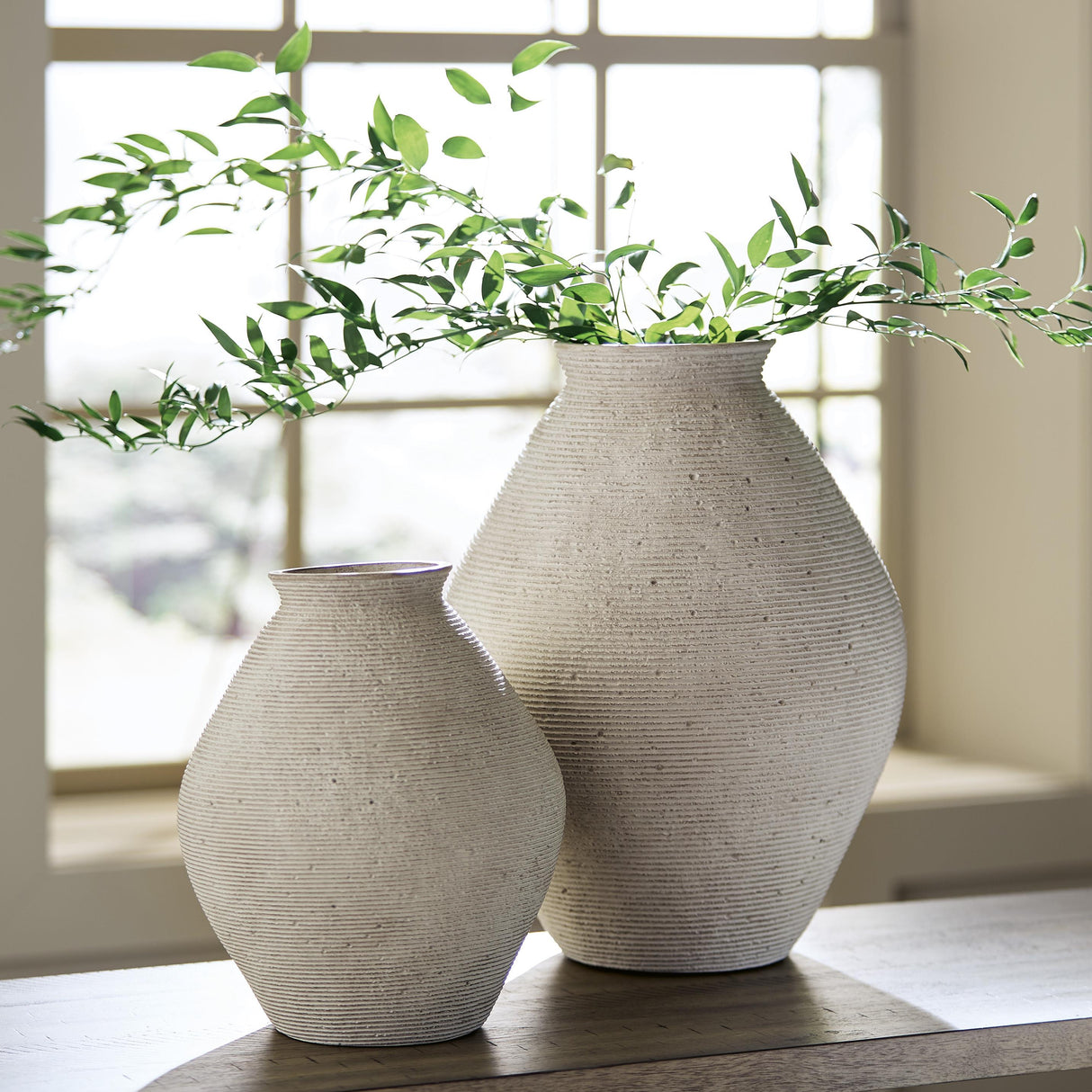  Signature Design by Ashley Hannela A2000513 Vase IMAGE 3