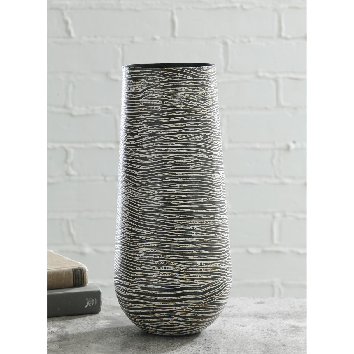  Signature Design by Ashley Fynn A2000515 Vase IMAGE 2