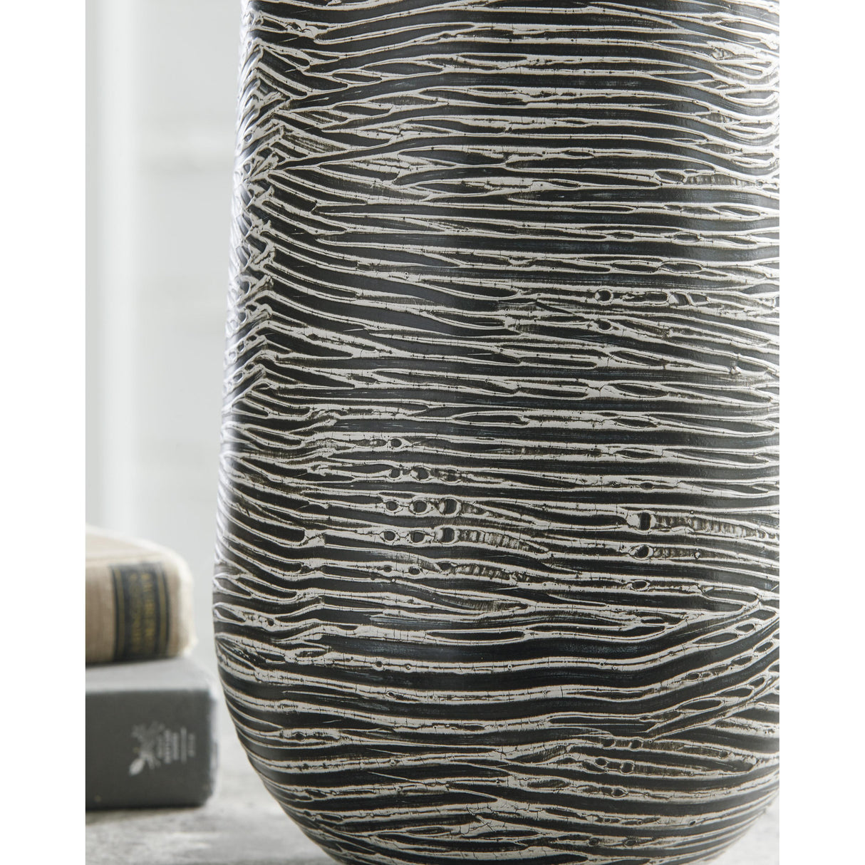  Signature Design by Ashley Fynn A2000515 Vase IMAGE 3