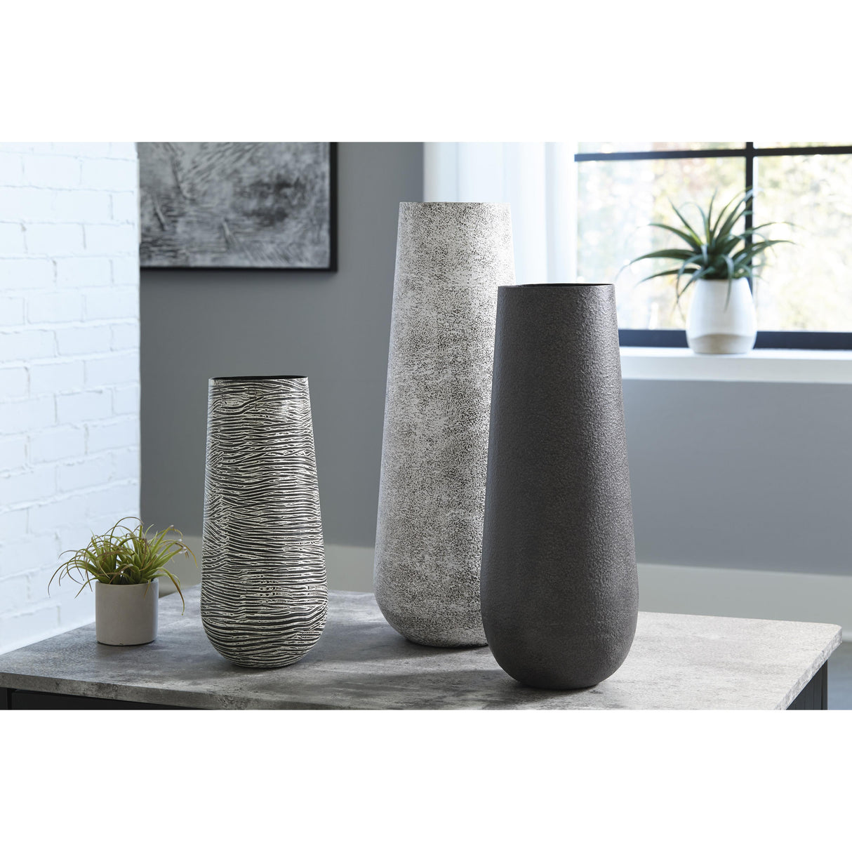 Signature Design by Ashley Fynn A2000517 Vase IMAGE 4