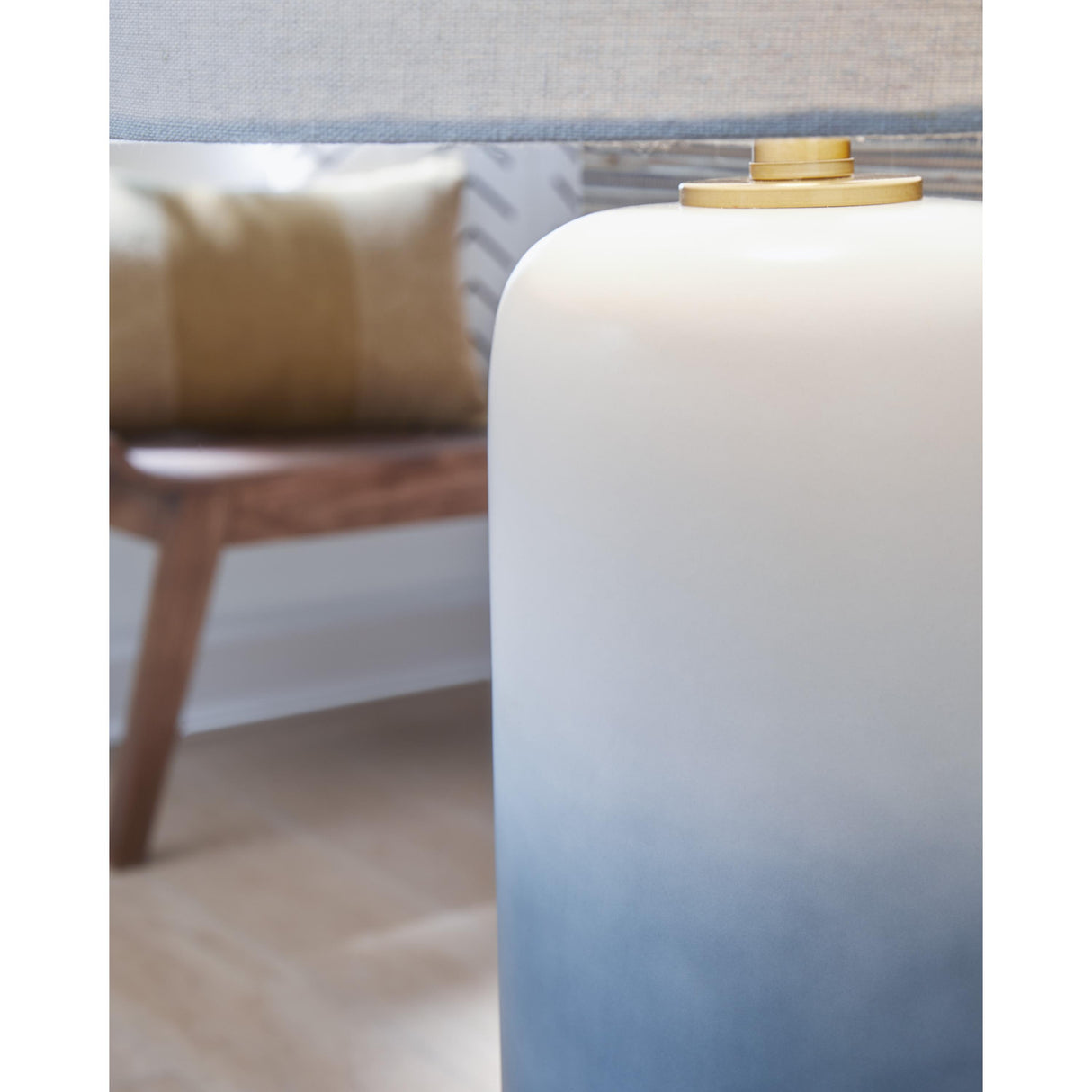  Signature Design by Ashley Lemrich L123874 Ceramic Table Lamp IMAGE 3