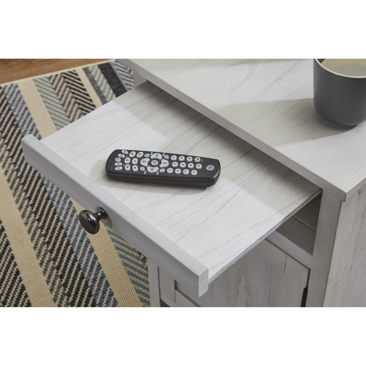  Signature Design by Ashley Treytown T300-517 Chair Side End Table IMAGE 8