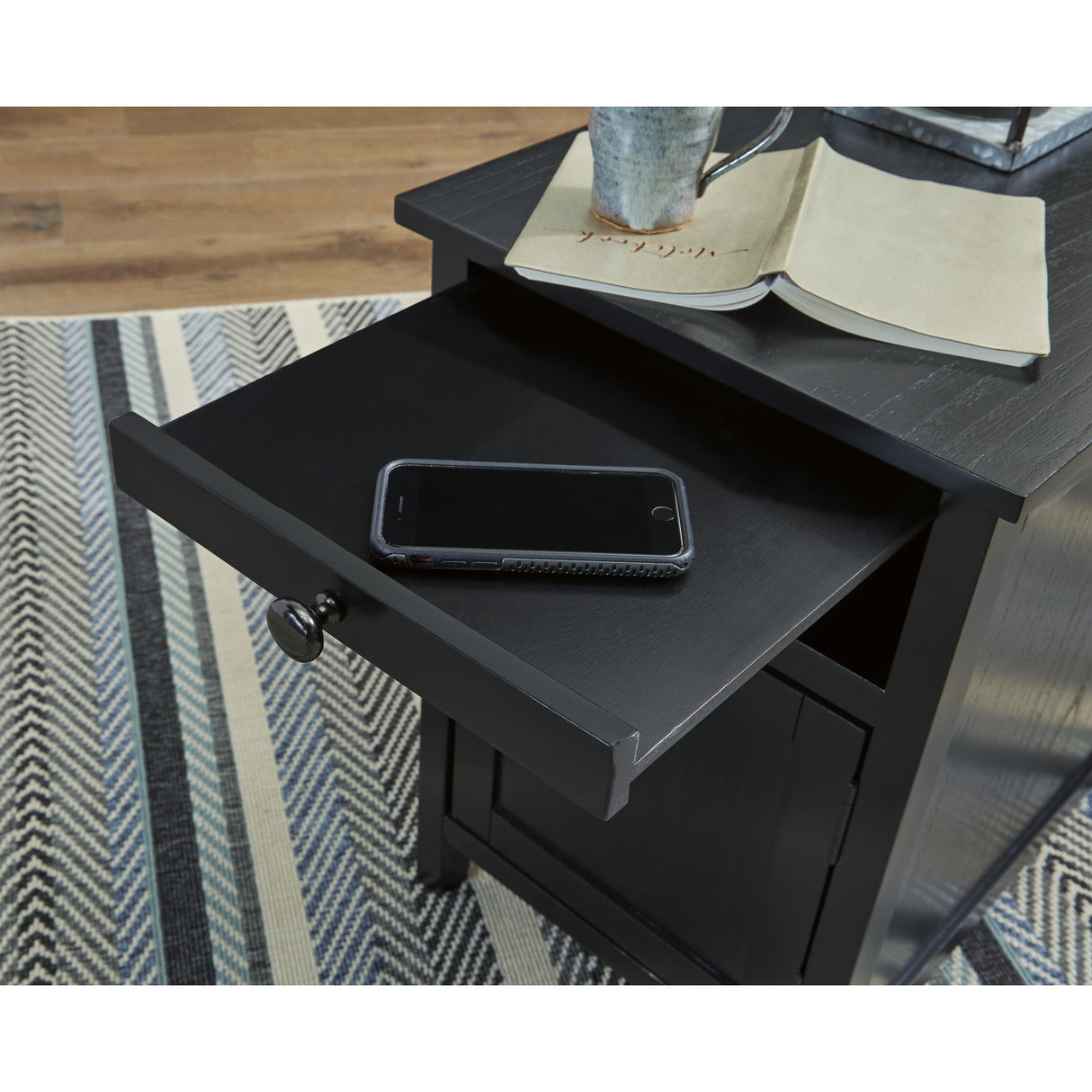  Signature Design by Ashley Treytown T300-617 Chair Side End Table IMAGE 8