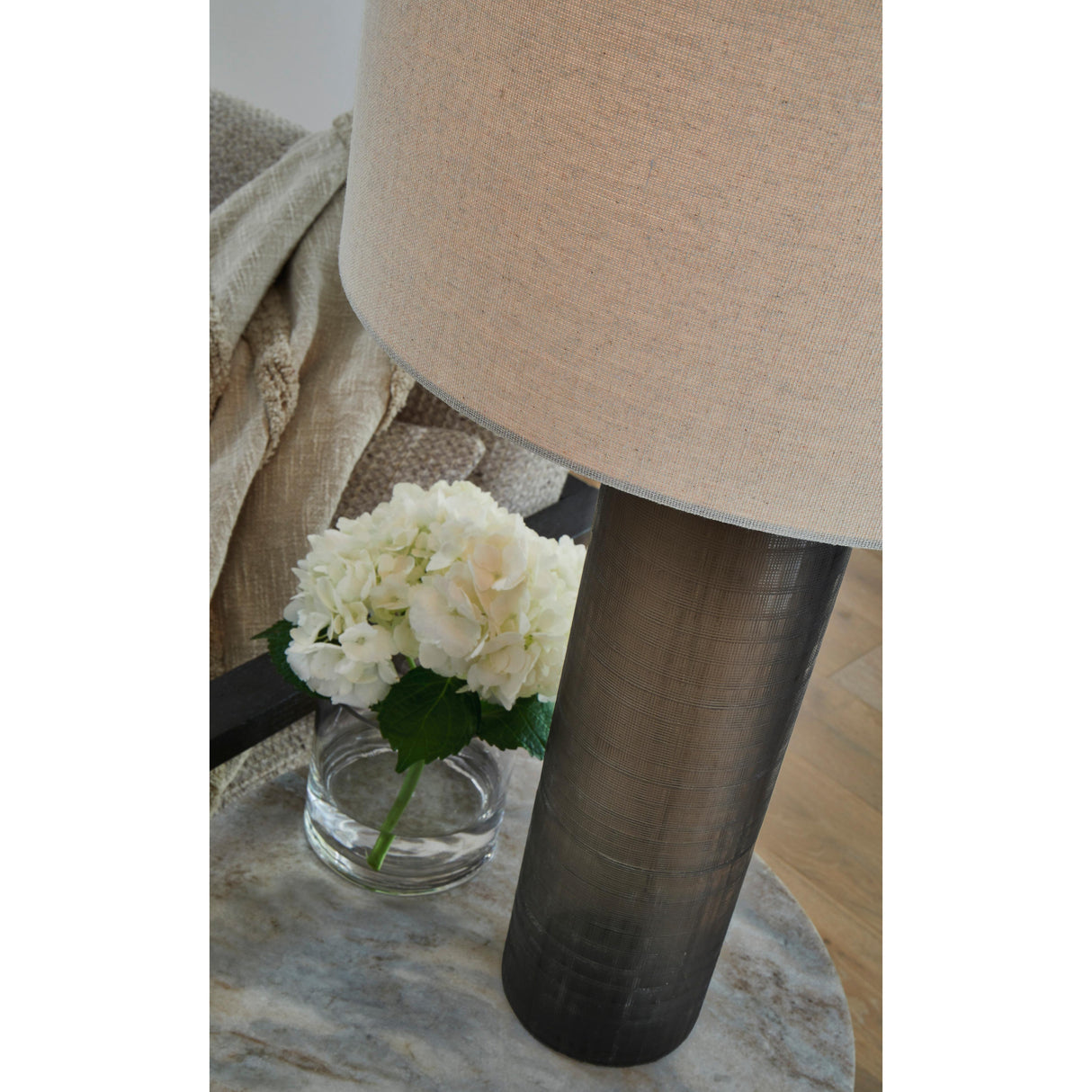  Signature Design by Ashley Dingerly L430824 Glass Table Lamp IMAGE 4