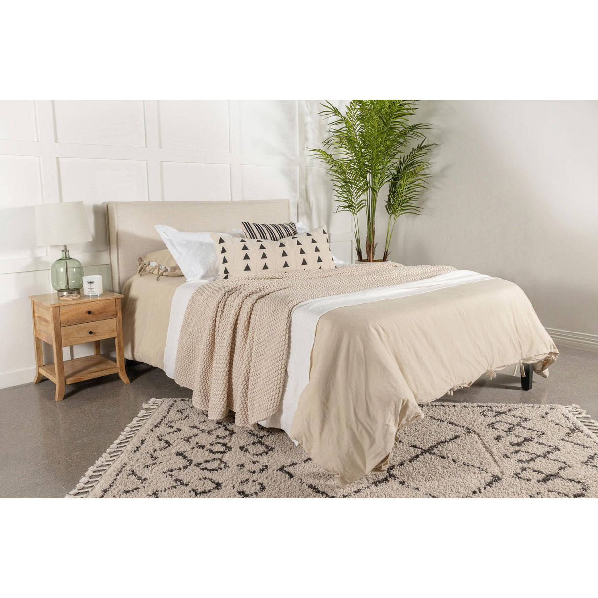  Coaster Furniture Izzy 315985QF Upholstered Queen or Full Panel Headboard - Sand IMAGE 6