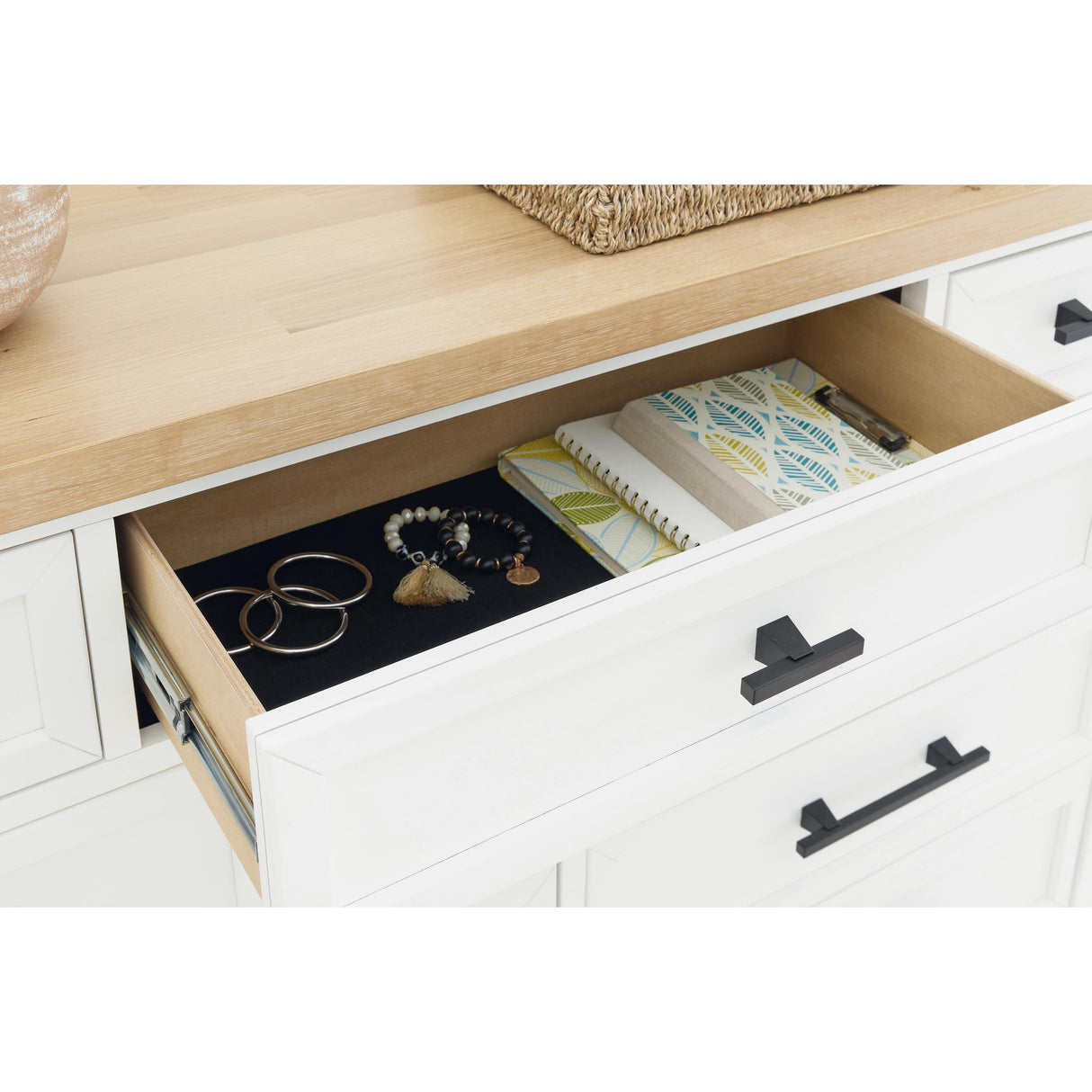  Benchcraft Ashbryn B844-31 Dresser IMAGE 9