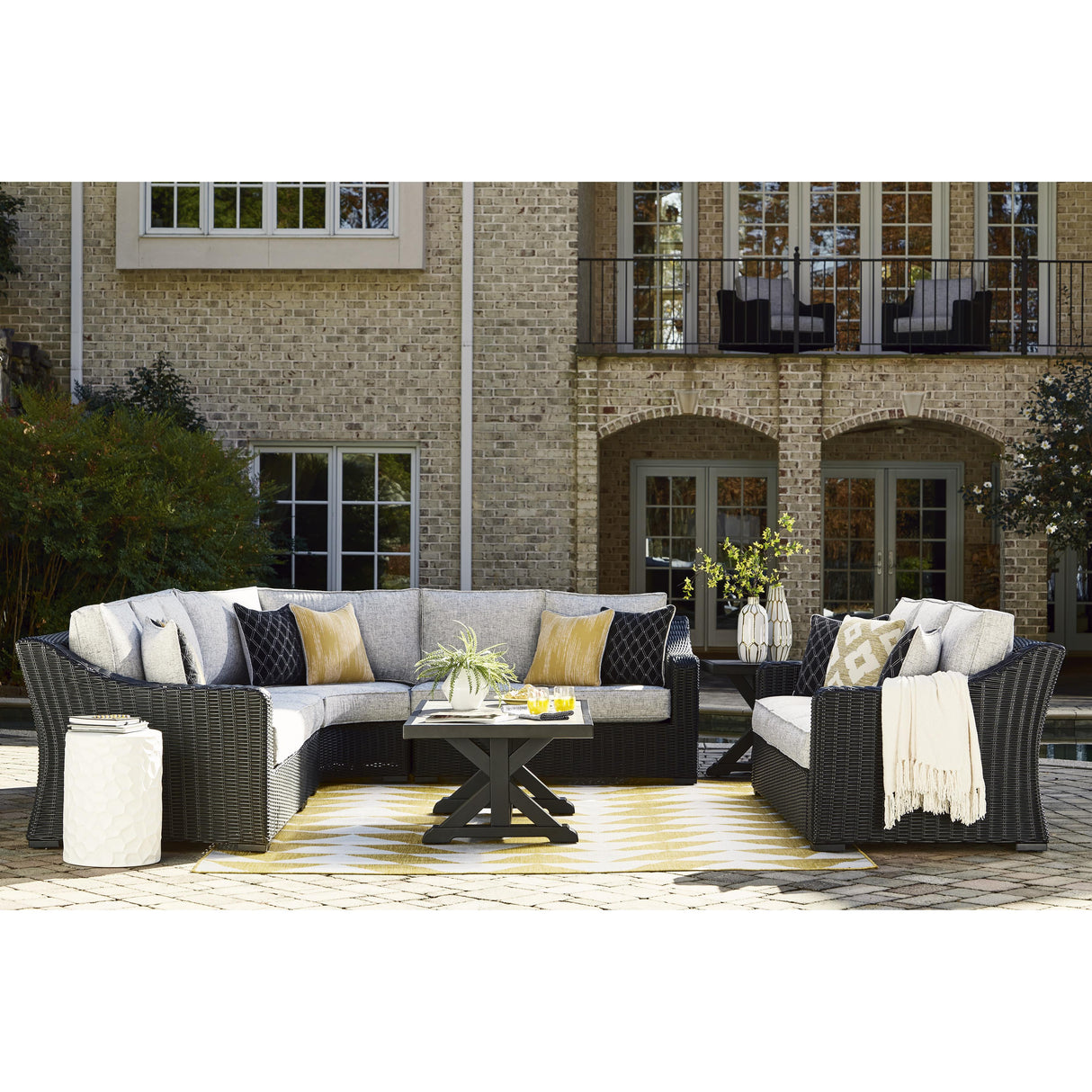  Signature Design by Ashley Beachcroft P792-701 Rectangular Cocktail Table IMAGE 7
