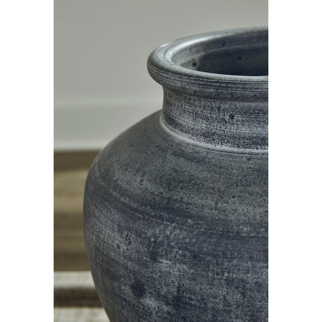  Signature Design by Ashley Meadie A2000629 Vase IMAGE 3
