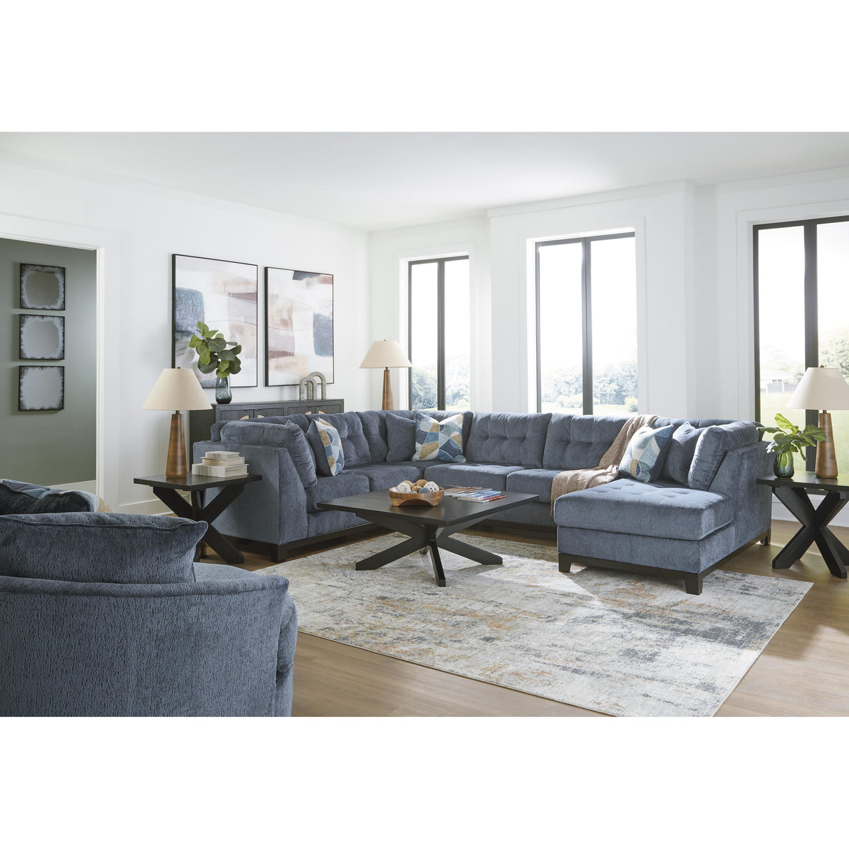  Benchcraft Maxon Place 3300321 Oversized Swivel Accent Chair IMAGE 3