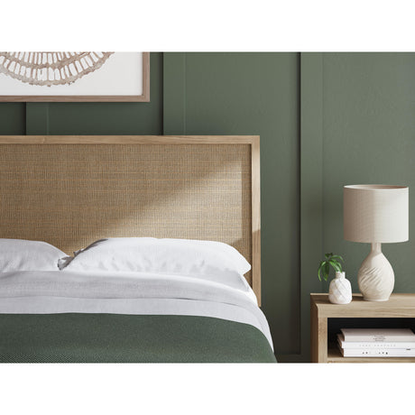  Signature Design by Ashley Cielden B1199B3 Queen Panel Bed IMAGE 7