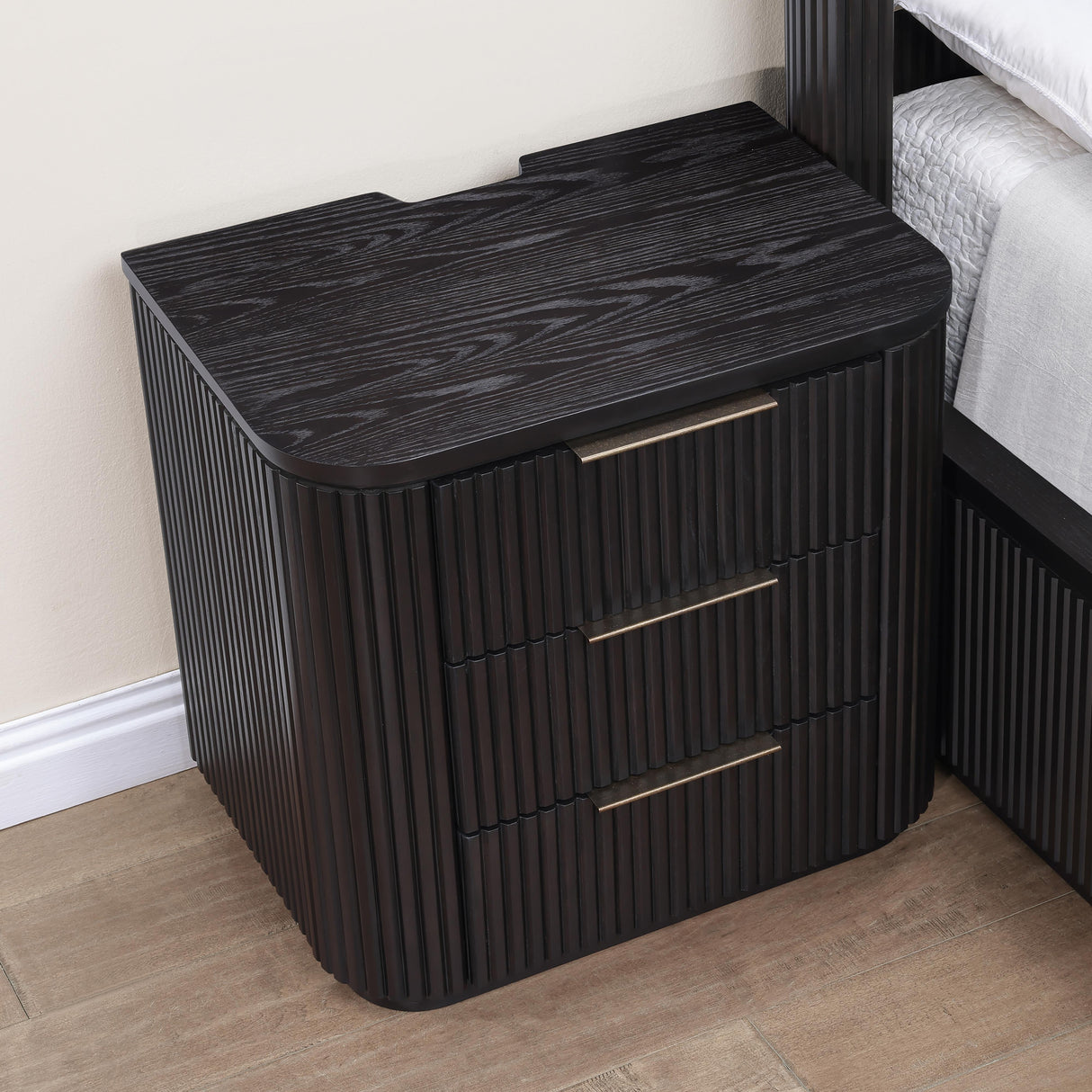  Steve Silver Furniture Henry HEN900NNS Espresso Nightstand w/ USB-C IMAGE 8