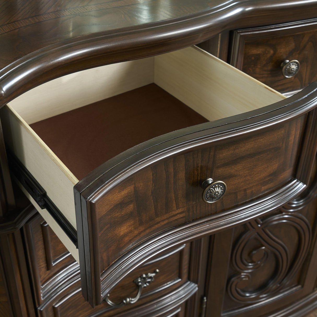 Steve Silver Furniture Royale RY900DRT Dresser IMAGE 5